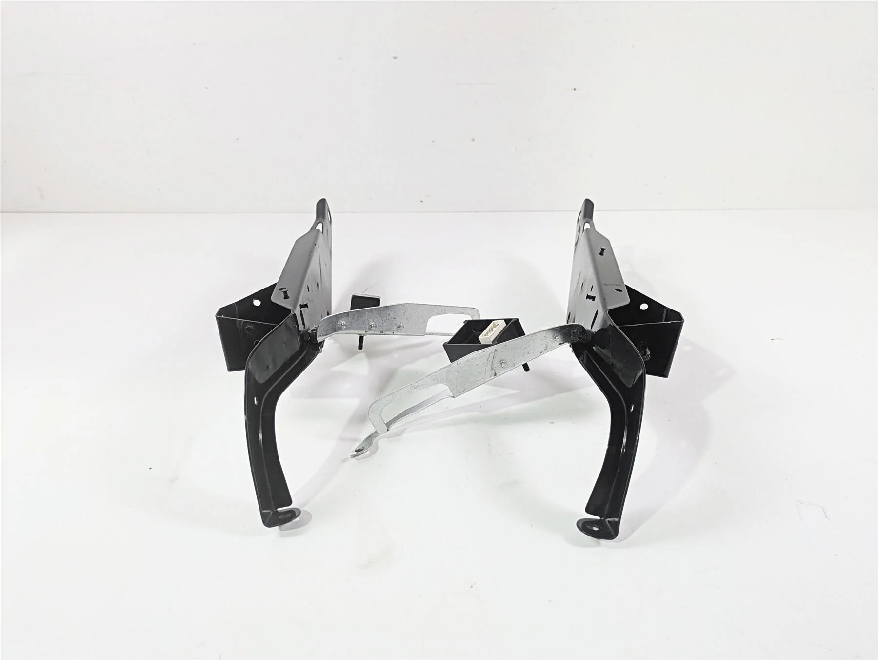 1999 Harley Touring FLHTCUI E-Glide Front Fairing Mount Set 58478-96B 58479-96B - Image 2