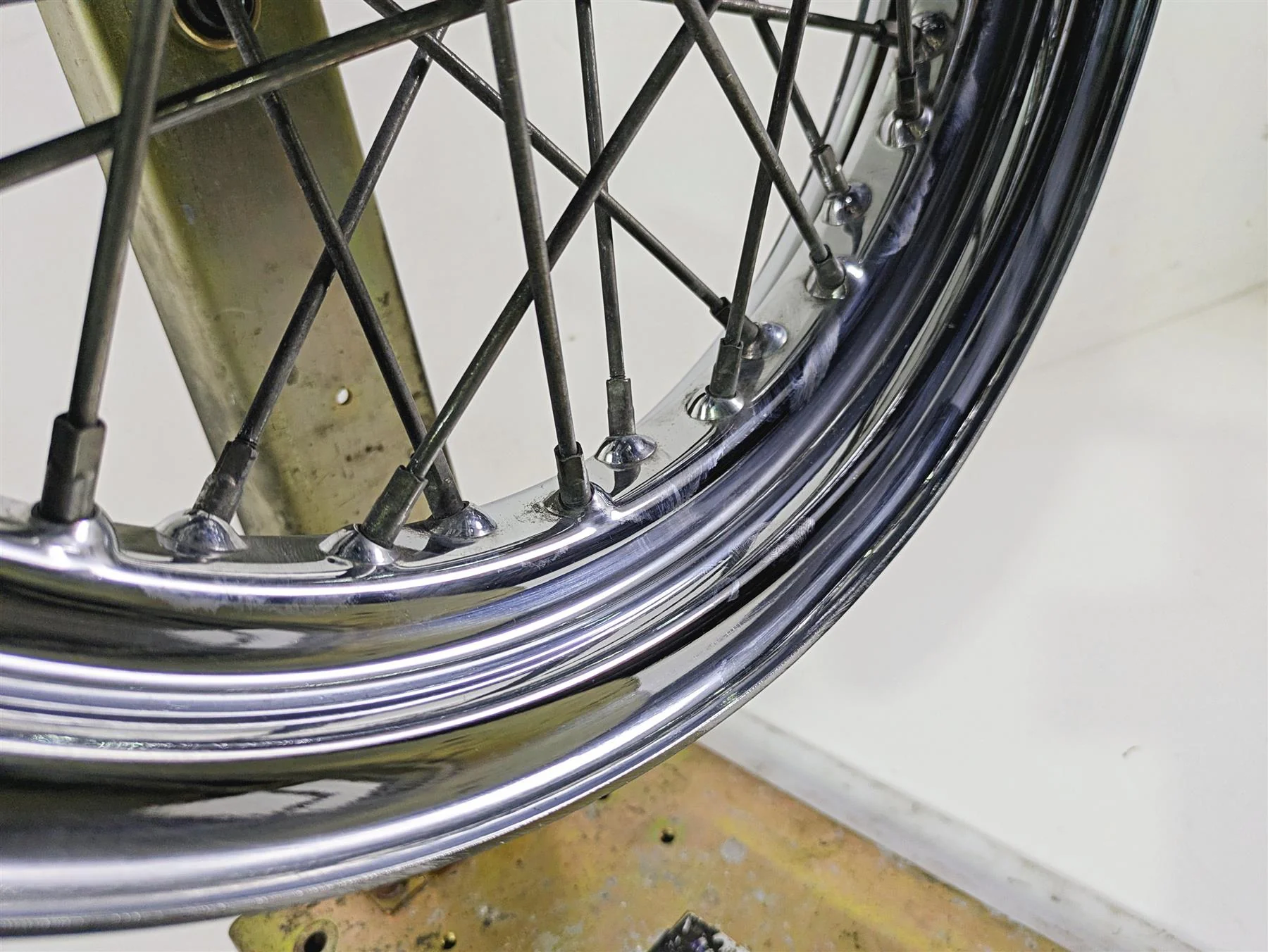 1999 Harley Touring FLHTCUI E-Glide Front Wheel Rim 16x3 Spoke READ 43403-87A - Image 4