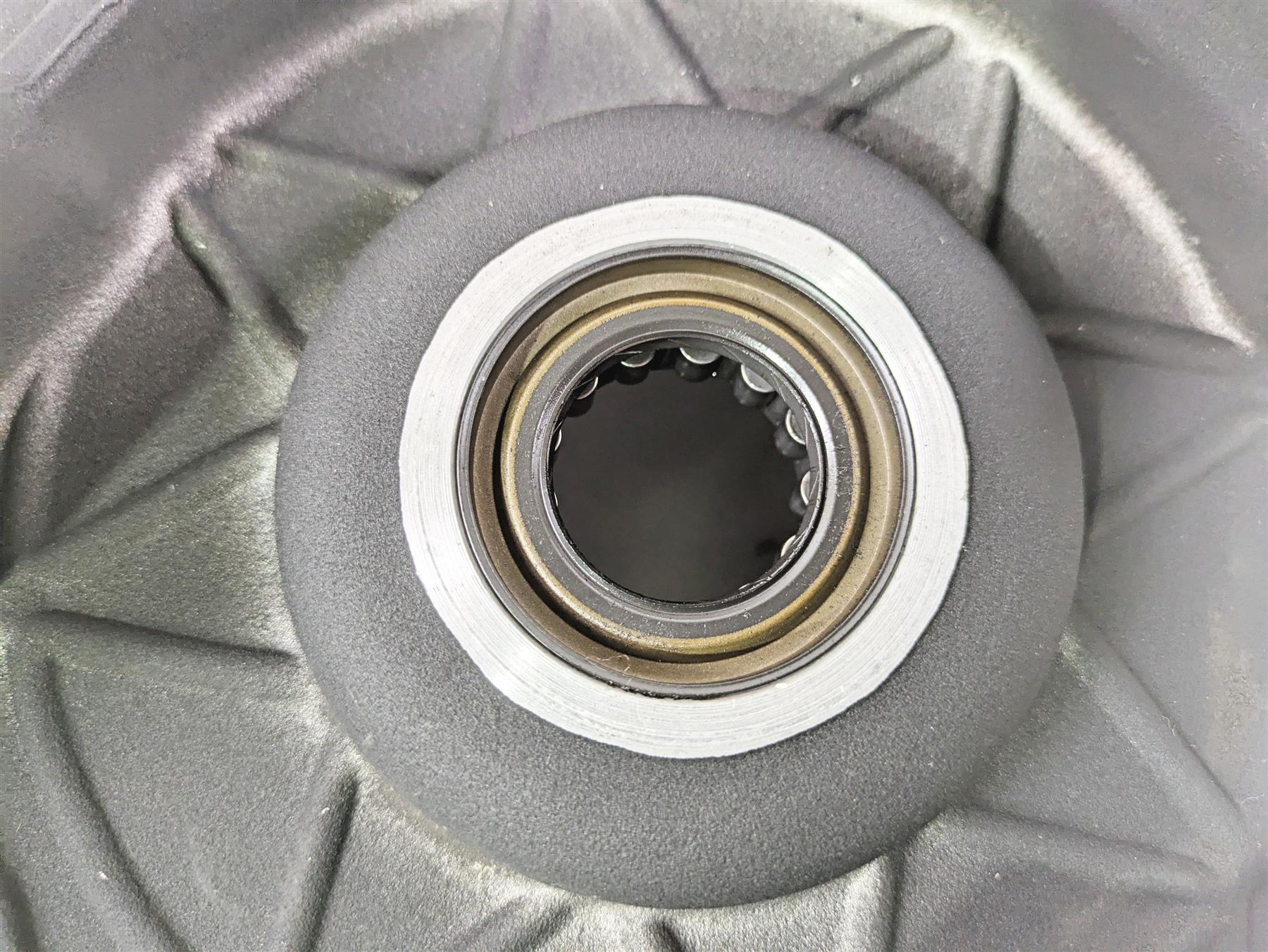 1999 Harley Touring FLHTCUI E-Glide Inner Primary Drive Clutch Cover 60677-94 - Image 7