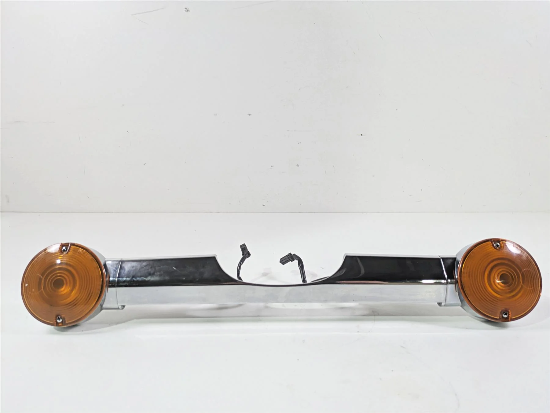 1999 Harley Touring FLHTCUI E-Glide Rear Blinker Turn Signal Bar 68510-74C