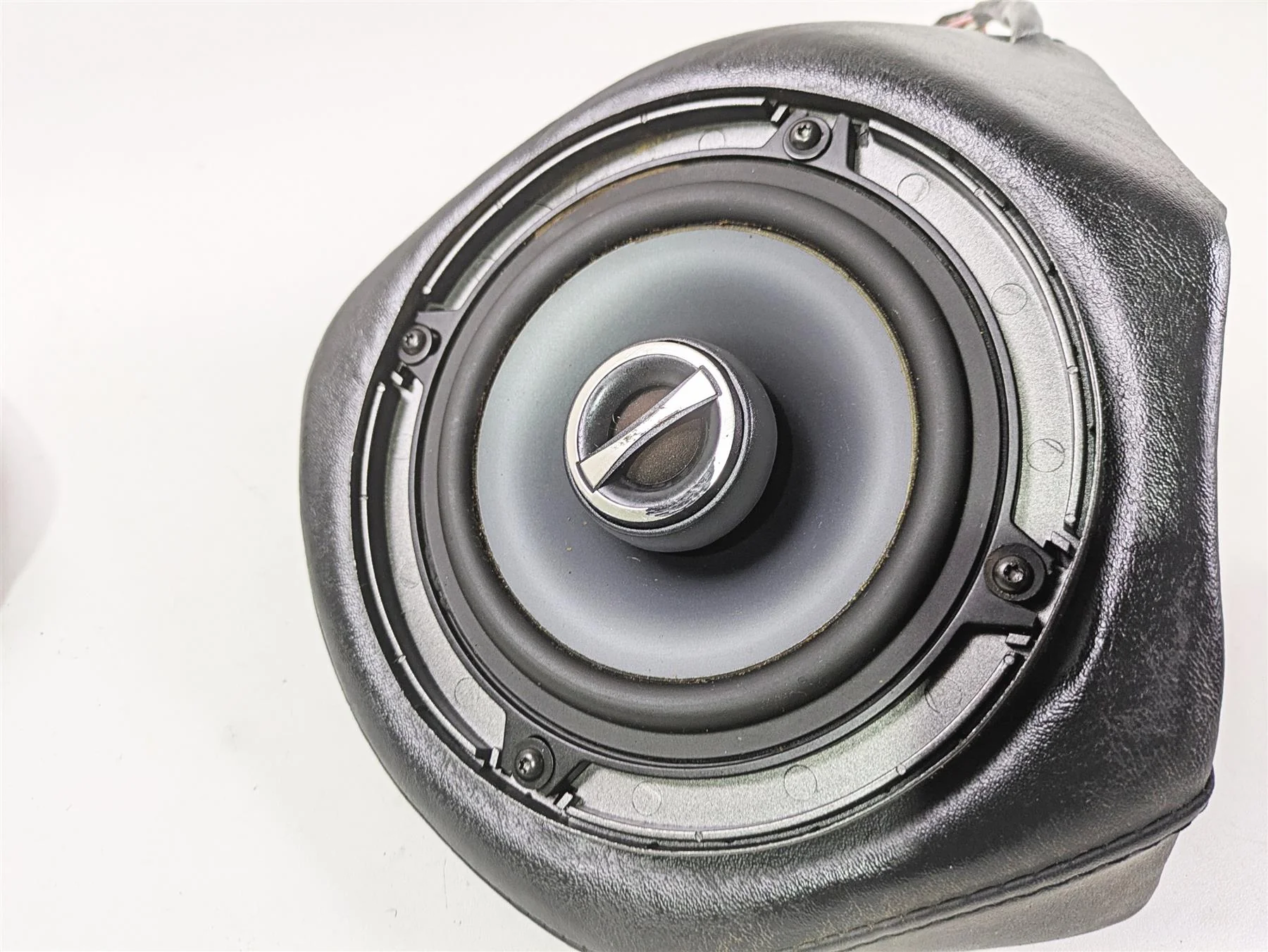 1999 Harley Touring FLHTCUI E-Glide Rear Speaker Housing Set 76303-98B - Image 10