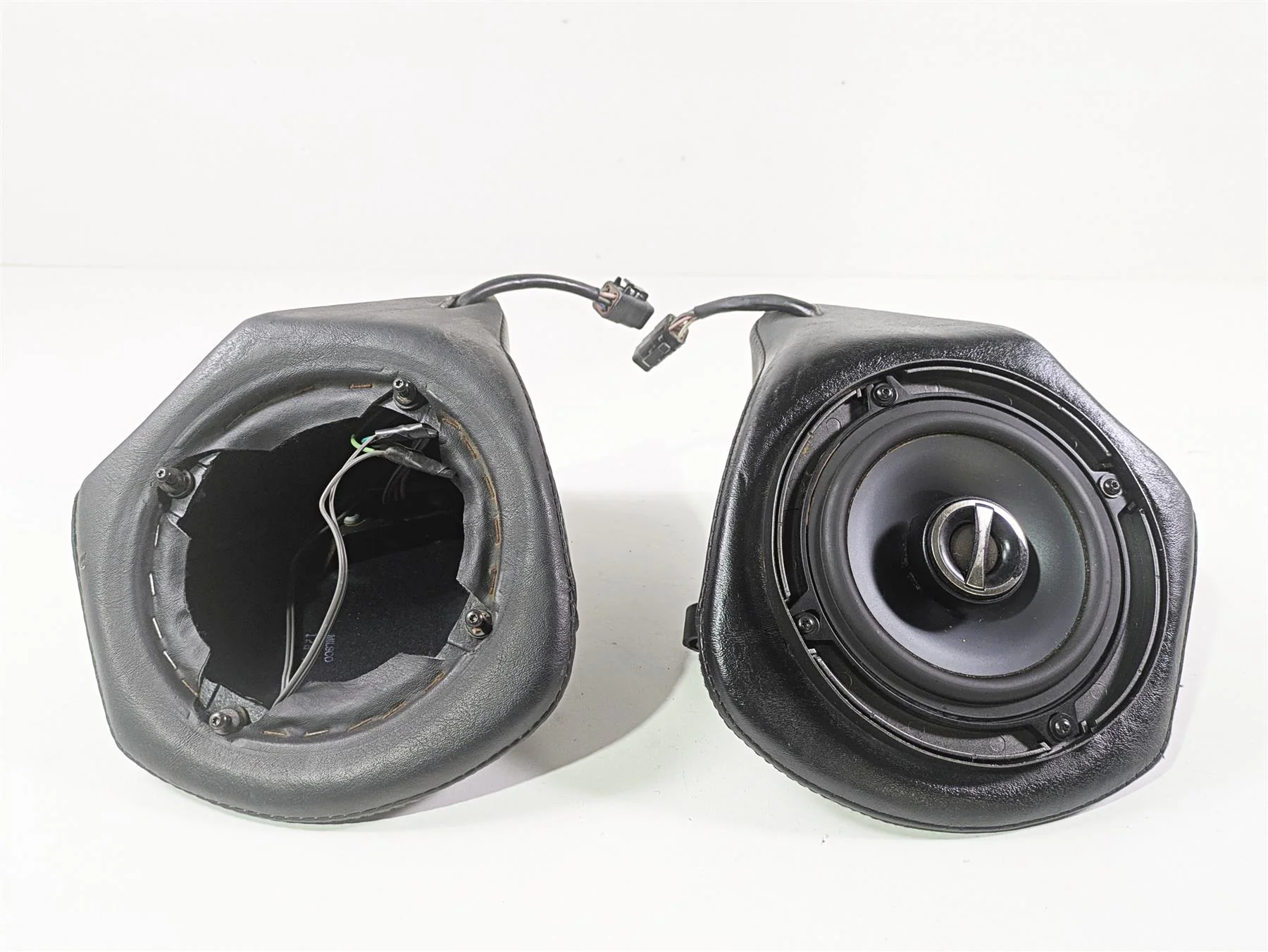 1999 Harley Touring FLHTCUI E-Glide Rear Speaker Housing Set 76303-98B - Image 4