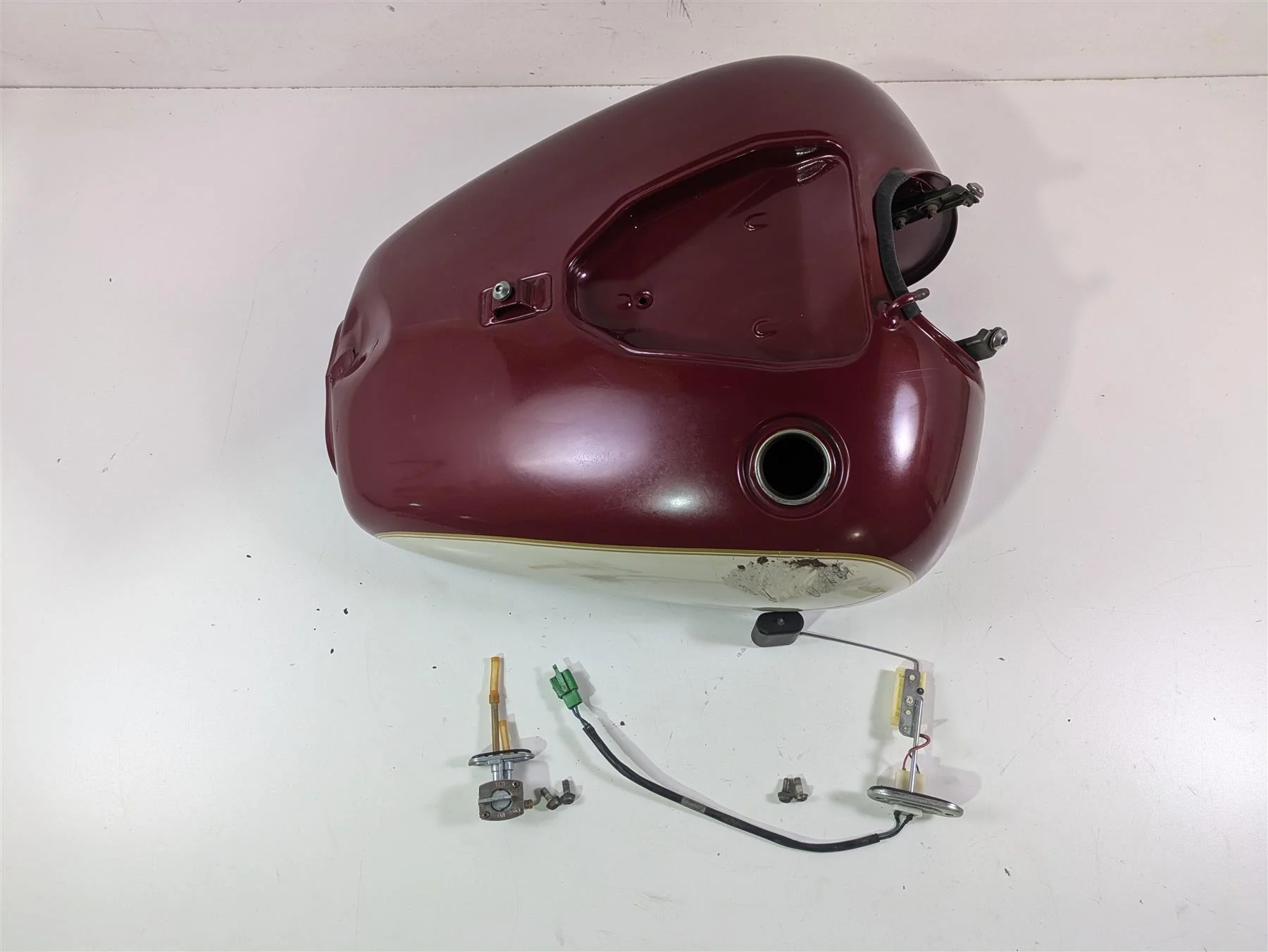 1999 Yamaha XV1600 Road Star Fuel Gas Tank + Petcock & Sender -Dent 4WM-Y2410-31