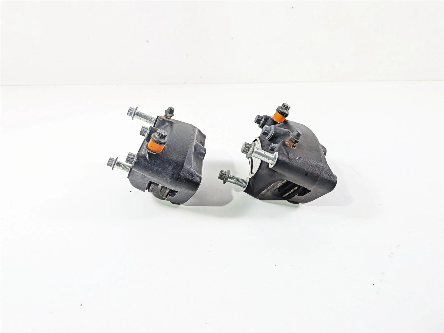 2000 Harley Touring FLHRCI Road King Front Brake Caliper Set 44023-00C 44046-00D - Image 5