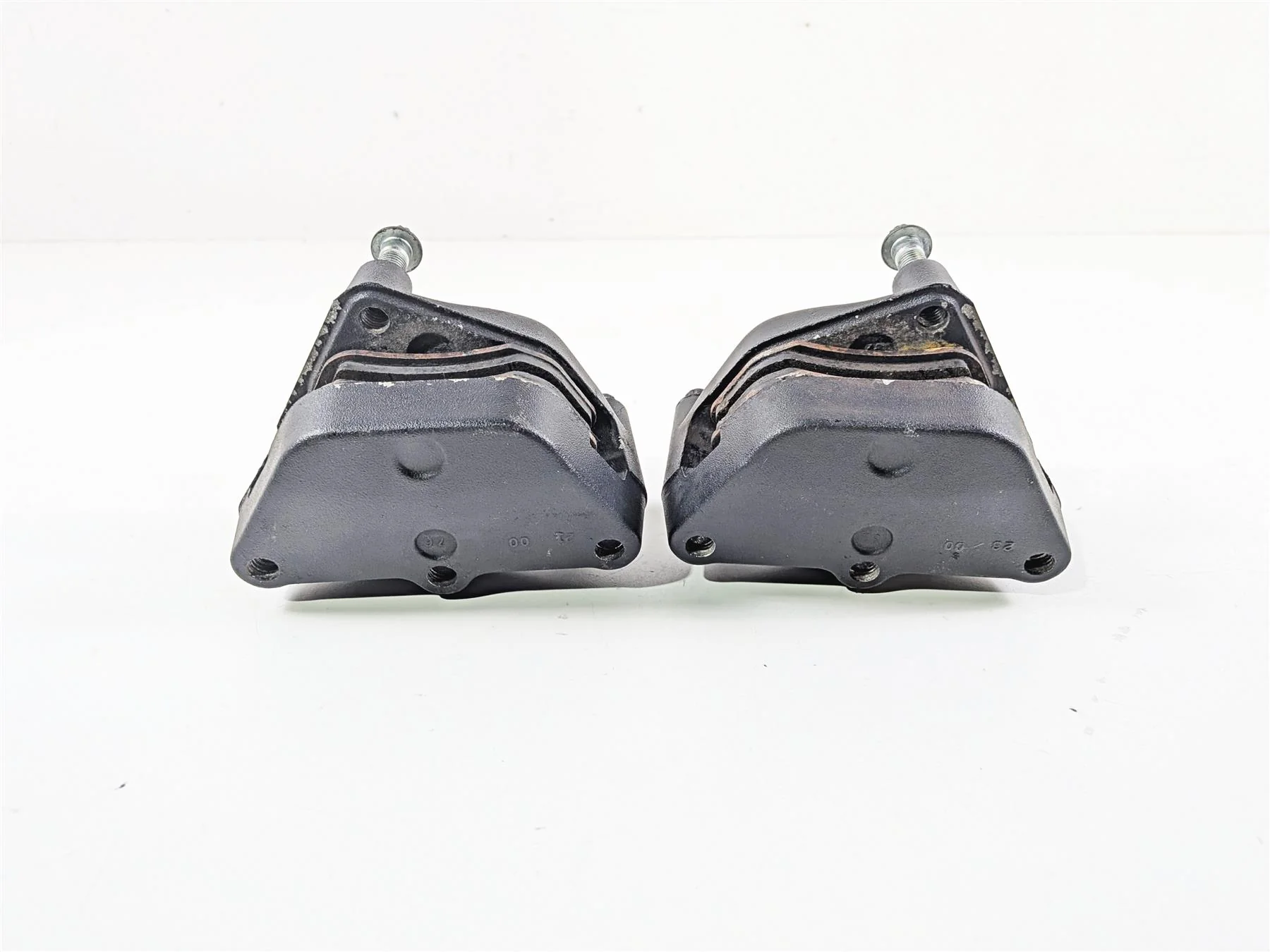 2000 Harley Touring FLHRCI Road King Front Brake Caliper Set 44023-00C 44046-00D - Image 7