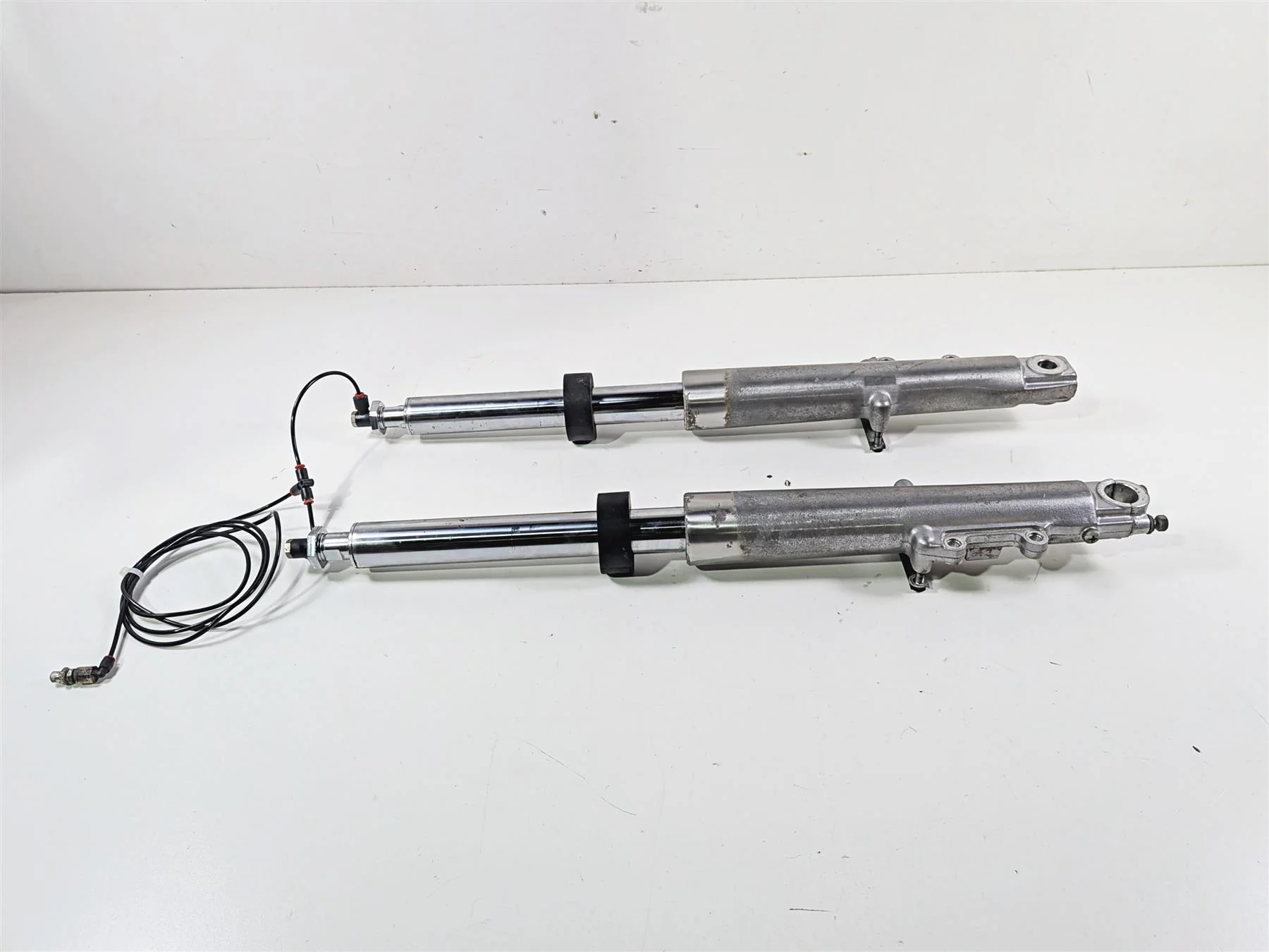 2000 Harley Touring FLHRCI Road King Front Fork Leg Set - Read 46497-00 46495-00