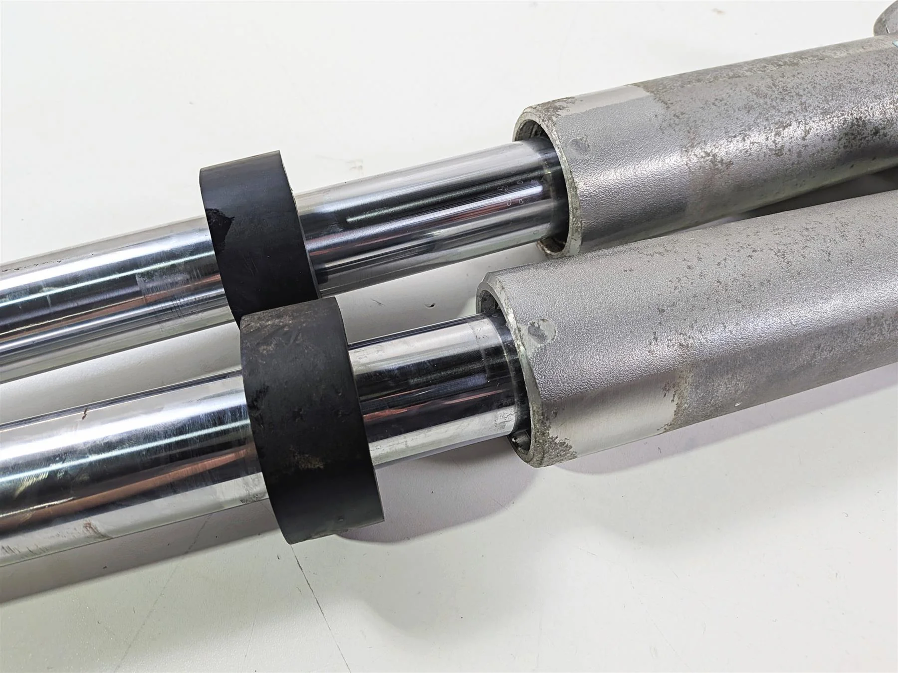 2000 Harley Touring FLHRCI Road King Front Fork Leg Set - Read 46497-00 46495-00 - Image 12