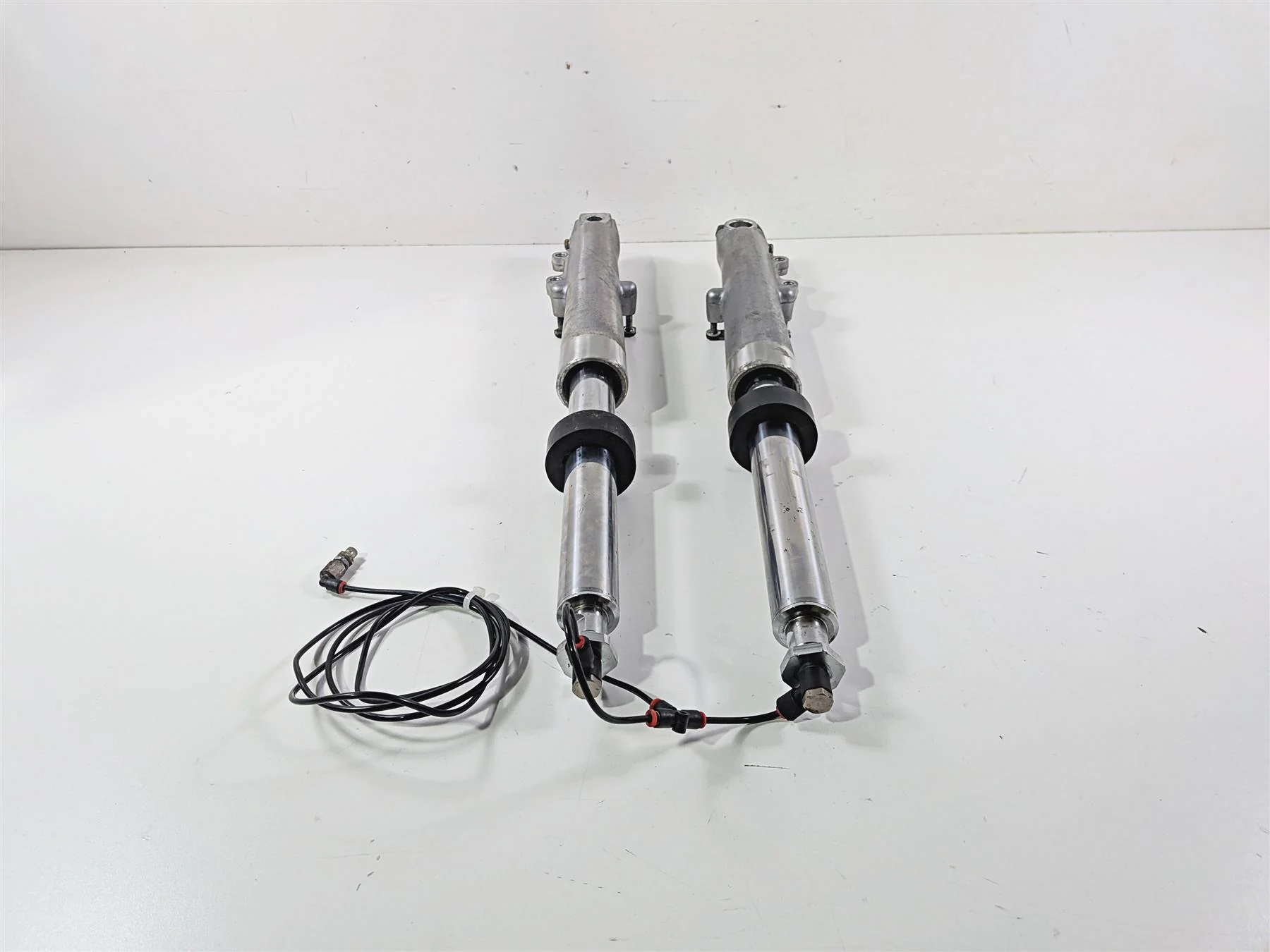 2000 Harley Touring FLHRCI Road King Front Fork Leg Set - Read 46497-00 46495-00 - Image 3