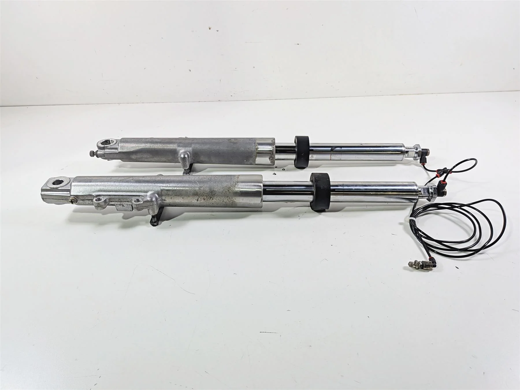 2000 Harley Touring FLHRCI Road King Front Fork Leg Set - Read 46497-00 46495-00 - Image 4