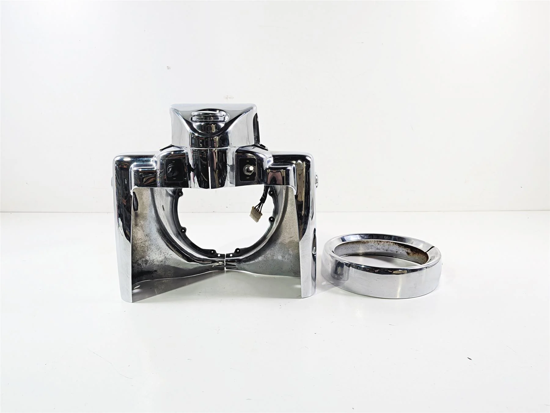 2000 Harley Touring FLHRCI Road King Headlight Cover Nacelle 67674-94 67682-94 - Image 3
