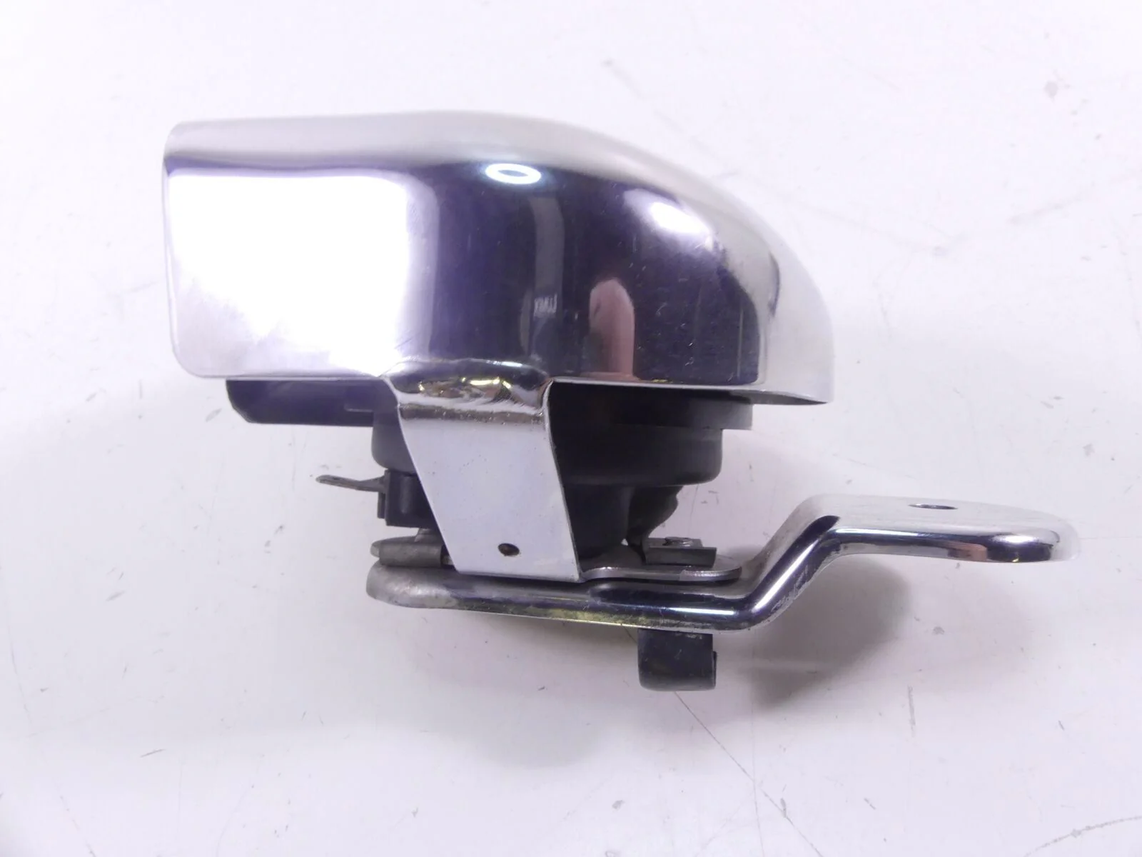 2000 Harley Touring FLHTCI Electra Glide Horn With Chrome Cover 61300478A - Image 4