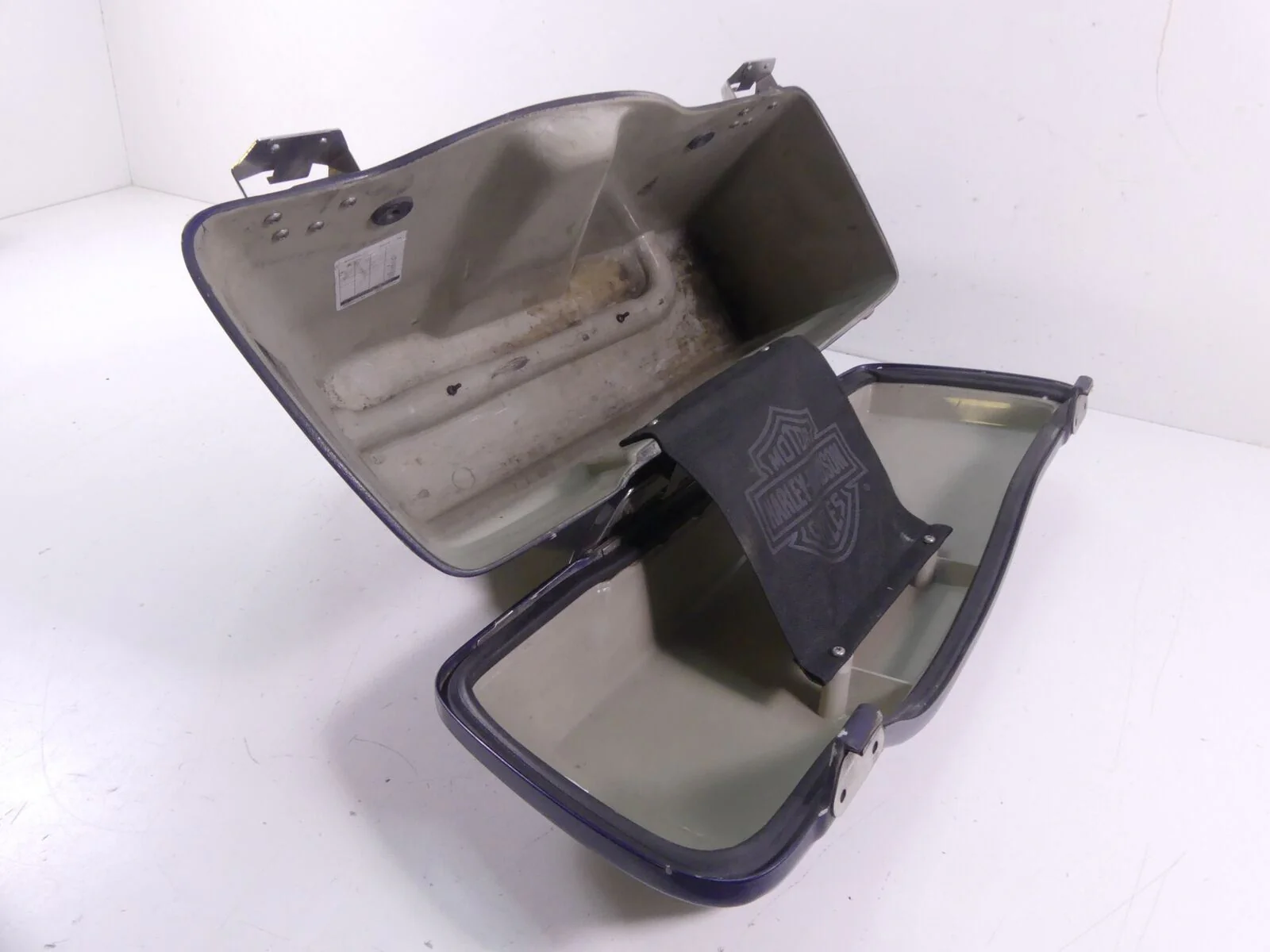 2000 Harley Touring FLHTCI Electra Glide Left Saddlebag Saddle Bag -Read 90752-9 - Image 9