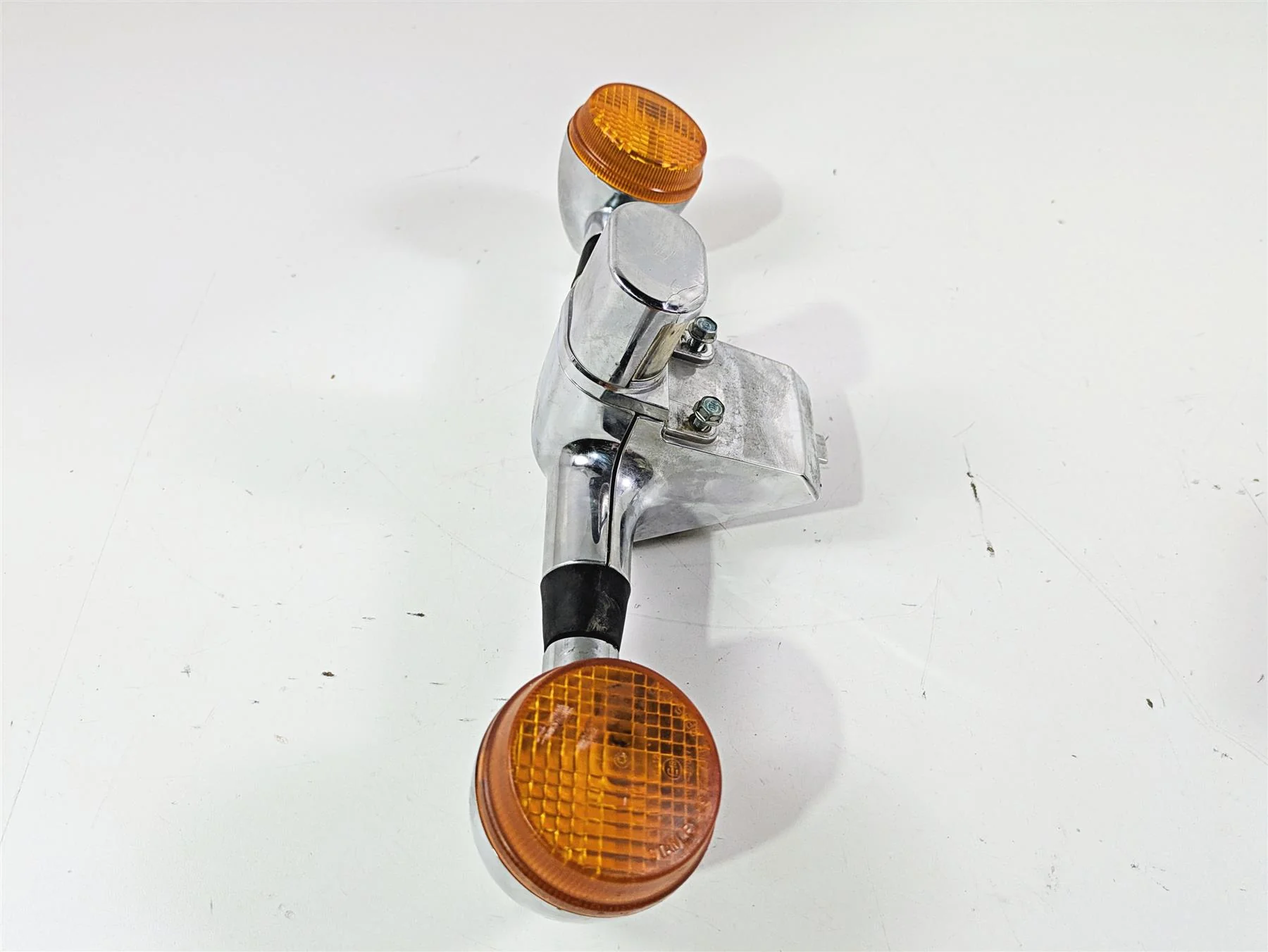 2000 Honda VT1100 Shadow Sabre Rear Blinker Turn Signal Bar 33600-MBA-613 - Image 2