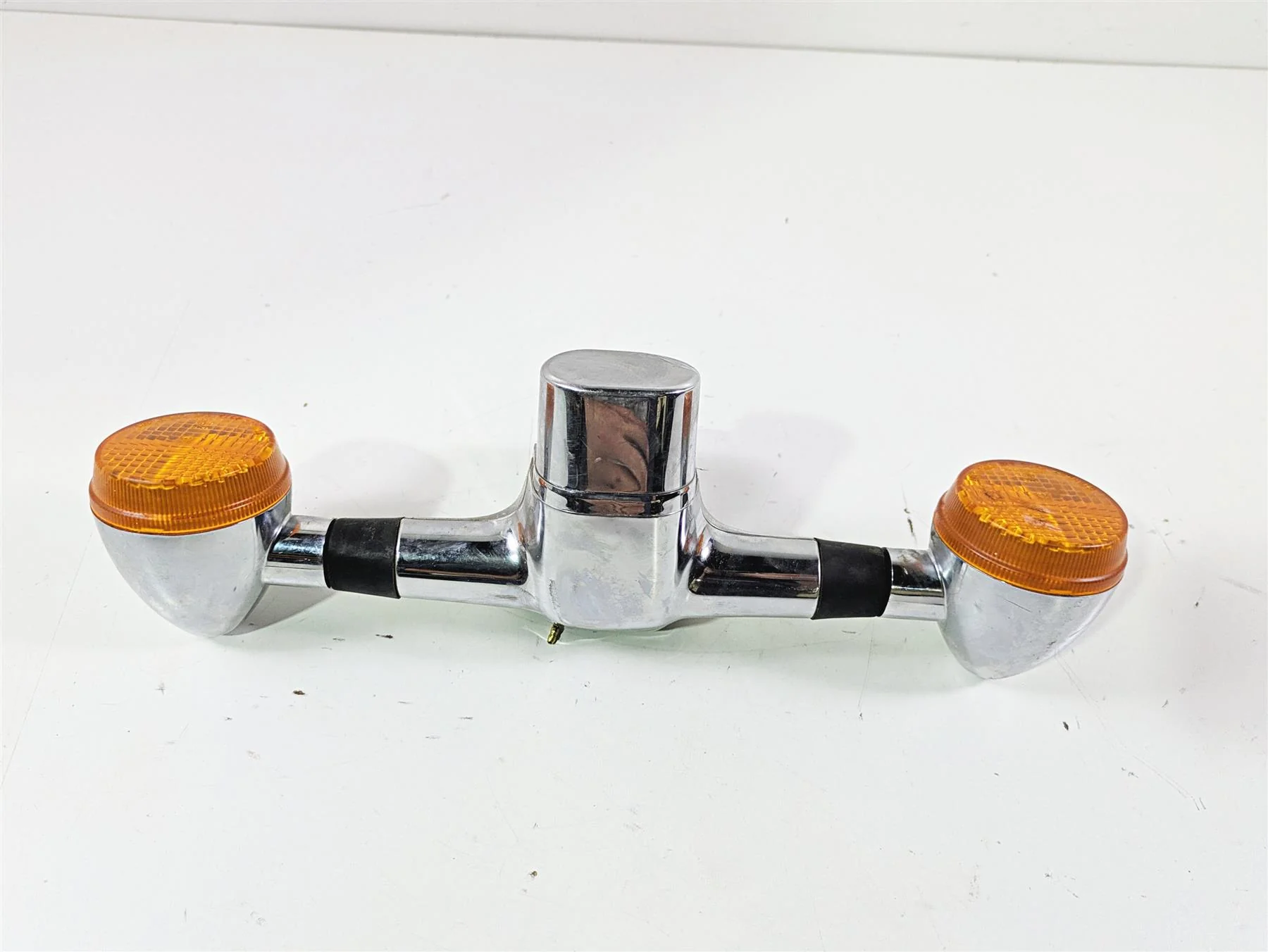 2000 Honda VT1100 Shadow Sabre Rear Blinker Turn Signal Bar 33600-MBA-613 - Image 3