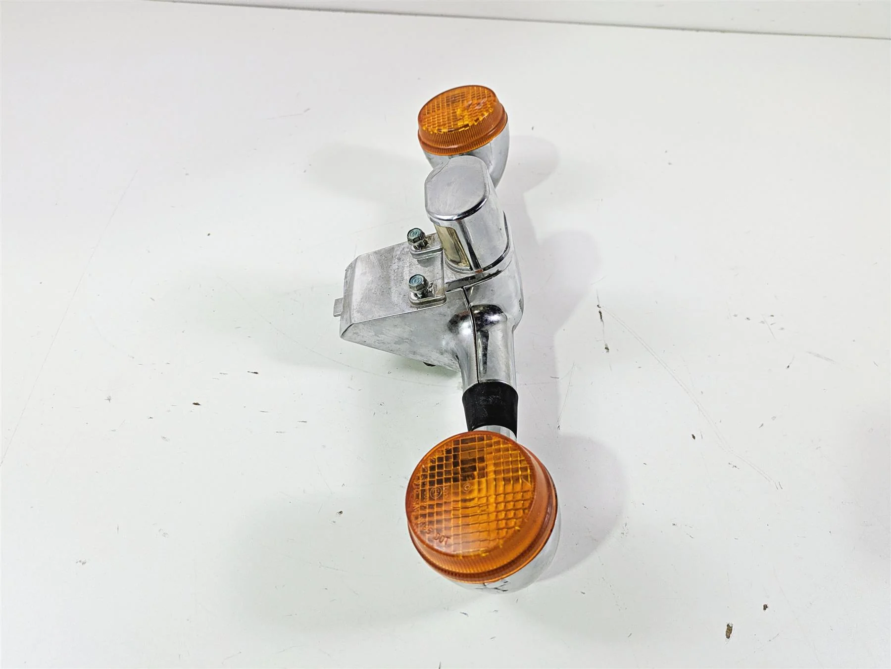 2000 Honda VT1100 Shadow Sabre Rear Blinker Turn Signal Bar 33600-MBA-613 - Image 4