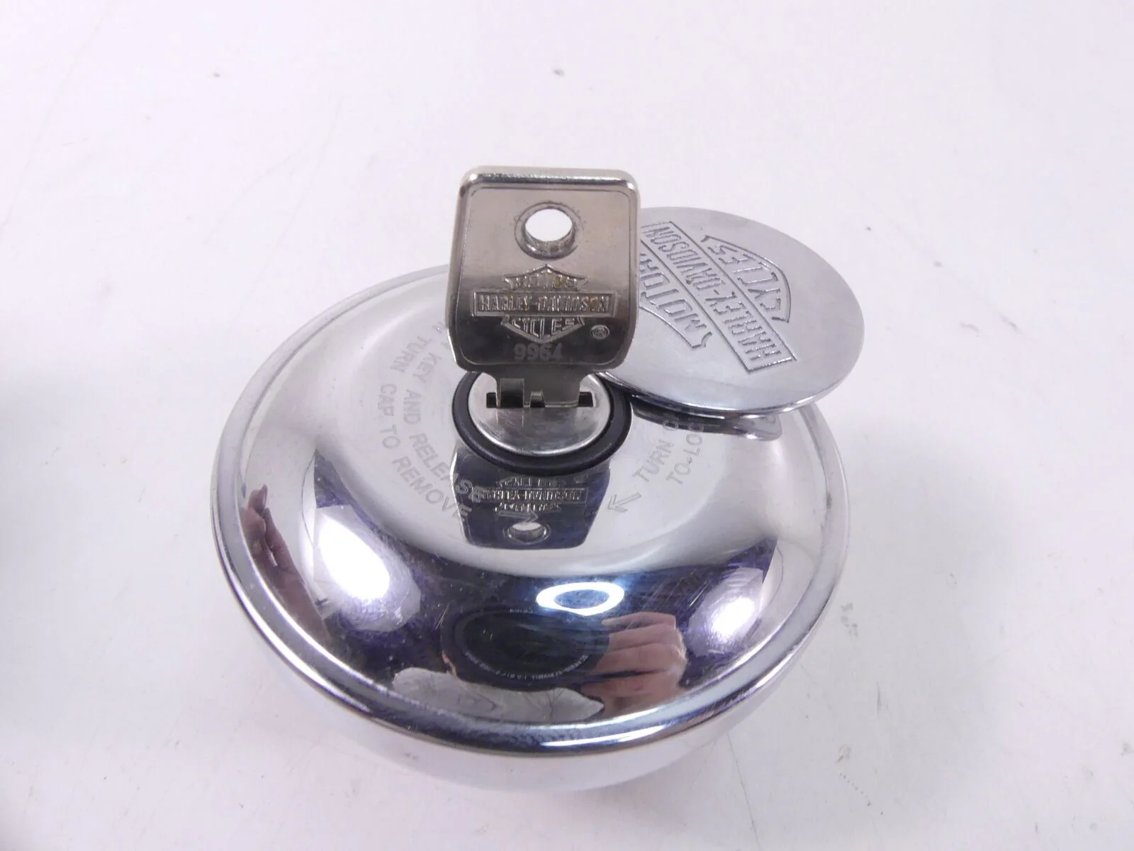 2001 Harley Davidson Sportster XL883 Fuel Gas Petrol Tank Cap + Key 611001-29A
