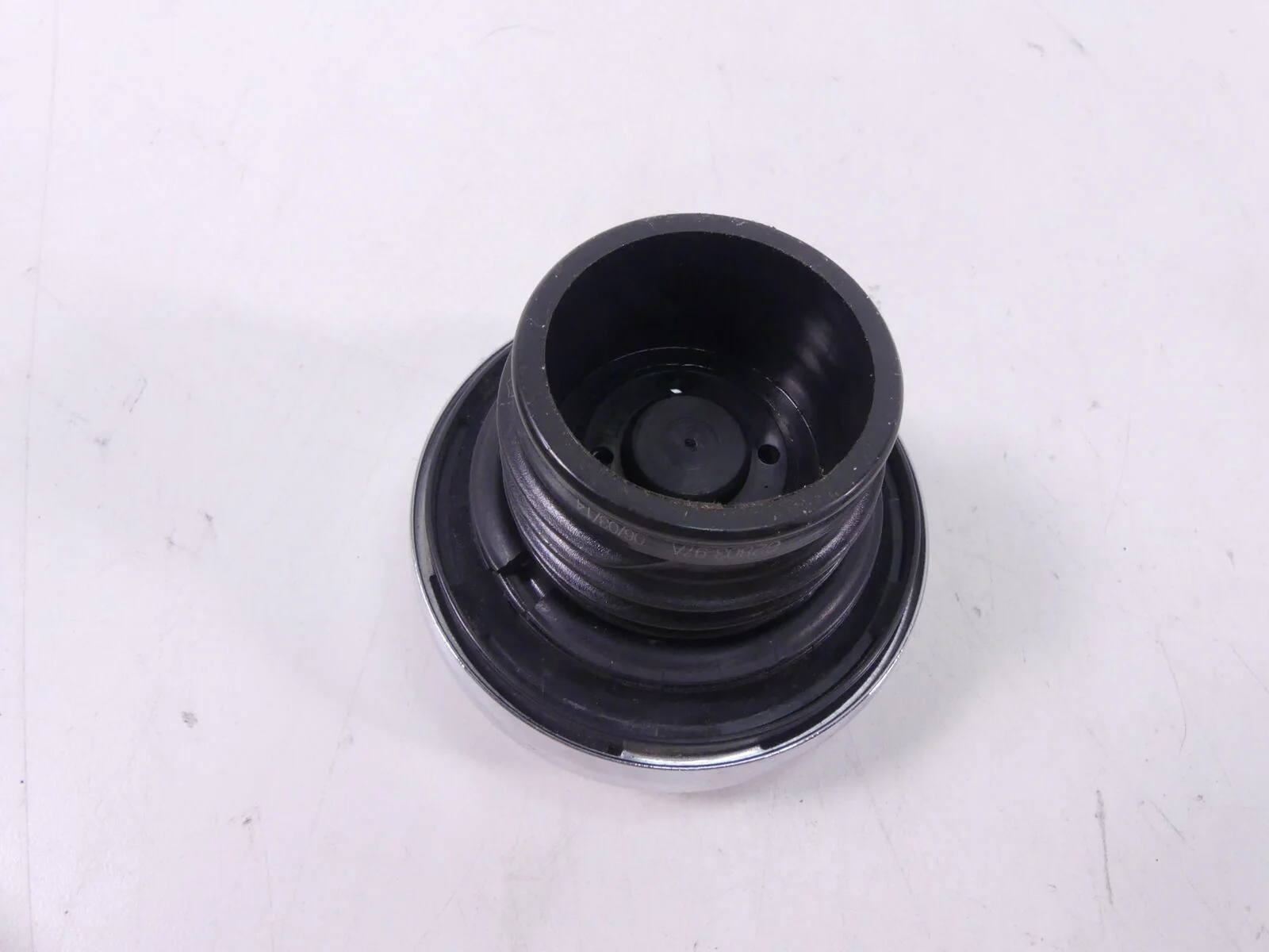 2001 Harley Davidson Sportster XL883 Fuel Gas Petrol Tank Cap + Key 611001-29A - Image 3