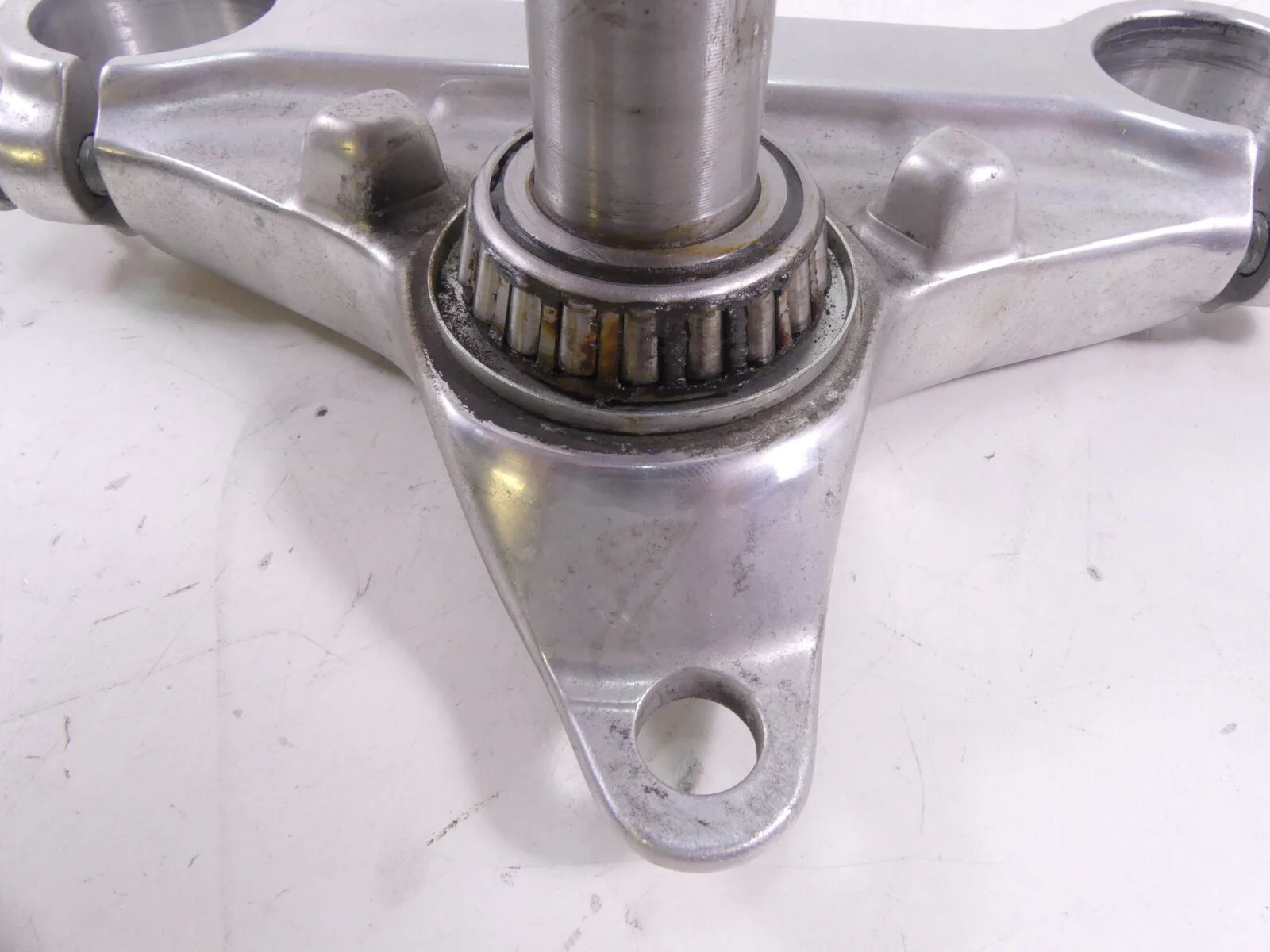 2001 Harley Davidson Sportster XL883 Lower Triple Tree Yoke 39Mm 45563-87 - Image 6