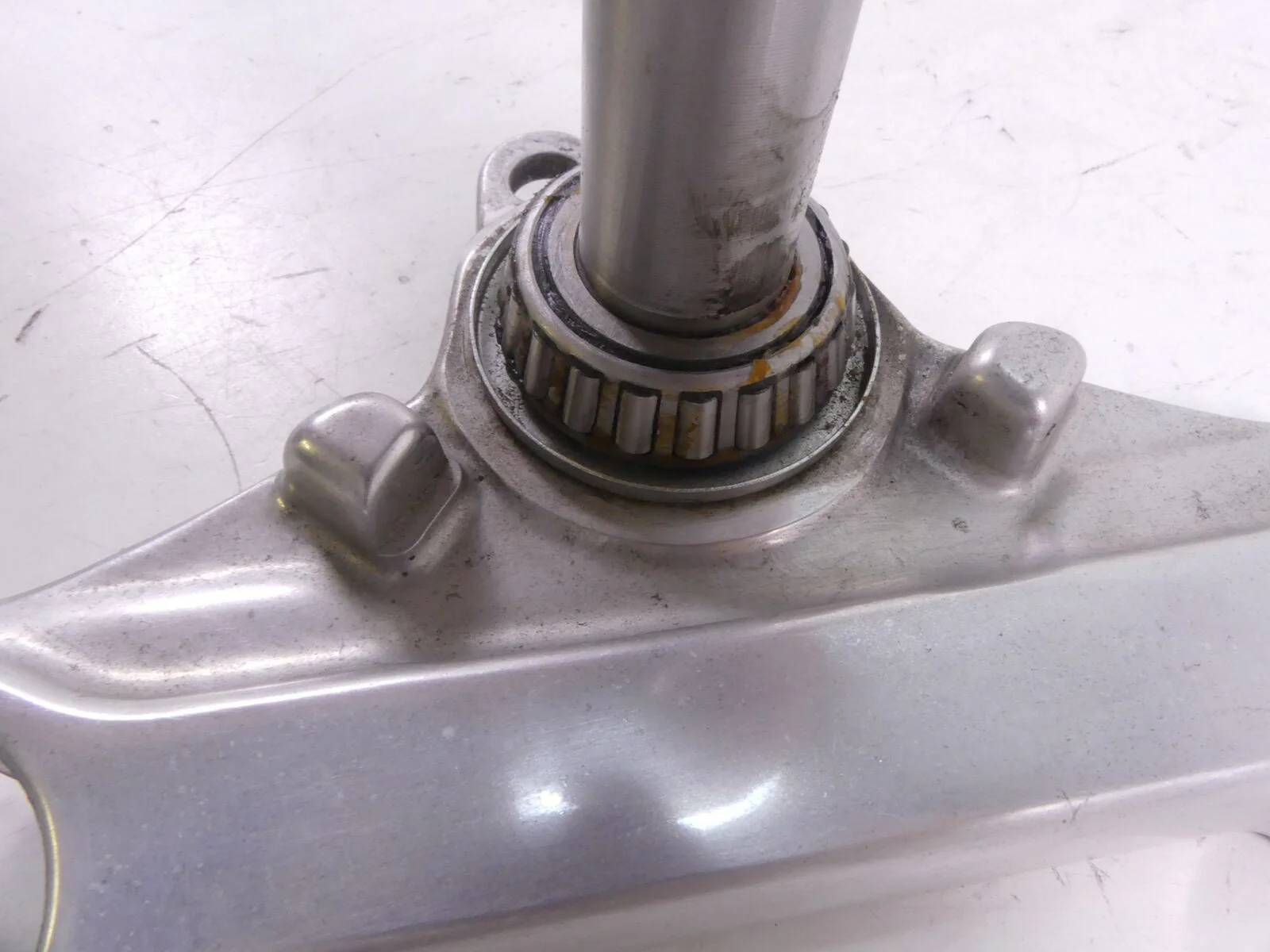 2001 Harley Davidson Sportster XL883 Lower Triple Tree Yoke 39Mm 45563-87 - Image 7