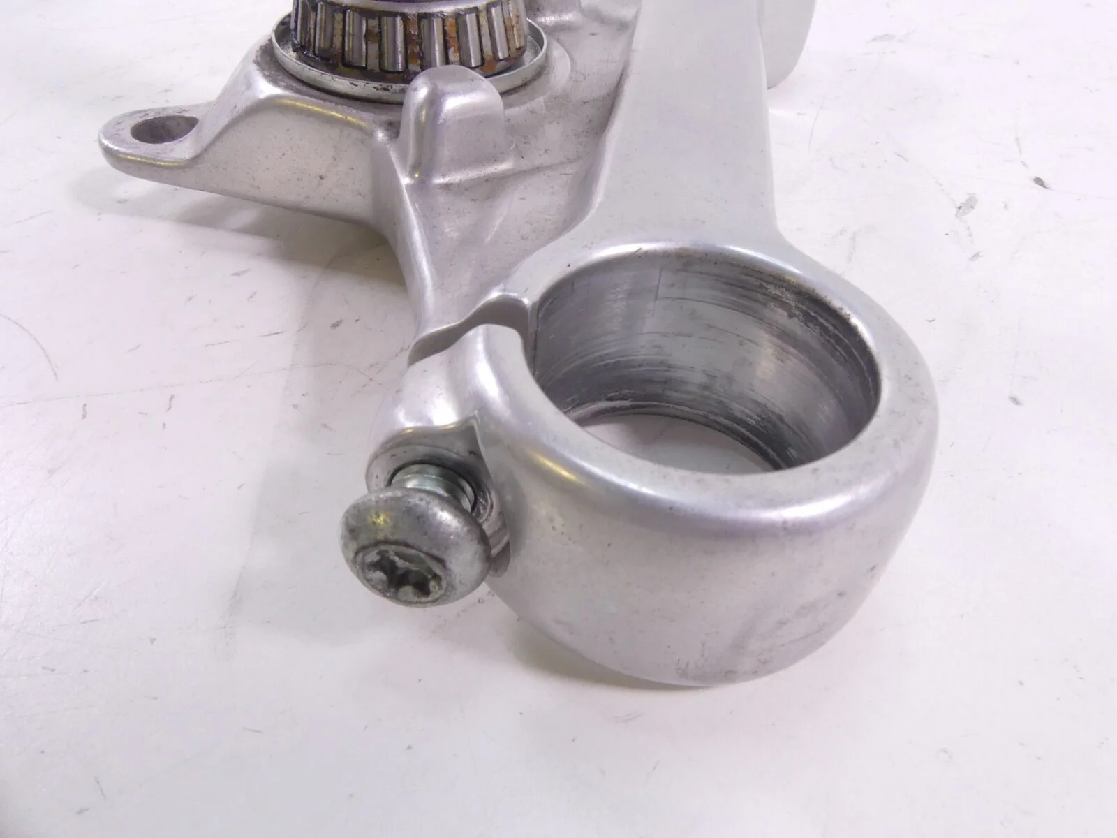 2001 Harley Davidson Sportster XL883 Lower Triple Tree Yoke 39Mm 45563-87 - Image 9