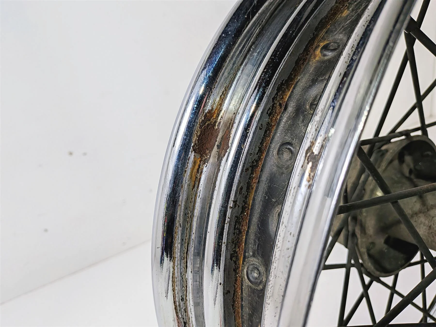 2001 Harley FLHRCI Road King 16x3 Rear Wheel Spoke Rim - Read 40975-05A - Image 9