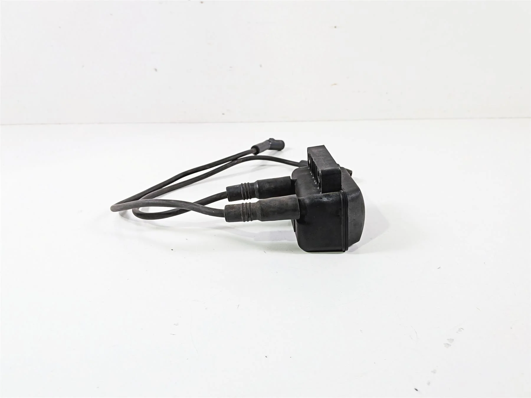 2001 Harley FLHRCI Road King Ignition Coil & Wires & Plugs 31639-99 - Image 5