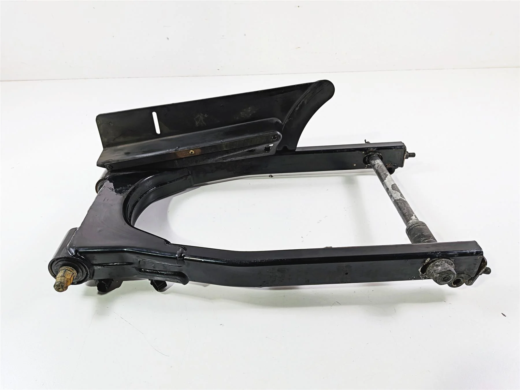 2001 Harley FLHRCI Road King Rear Swing Arm Swingarm & Axle 47549-00
