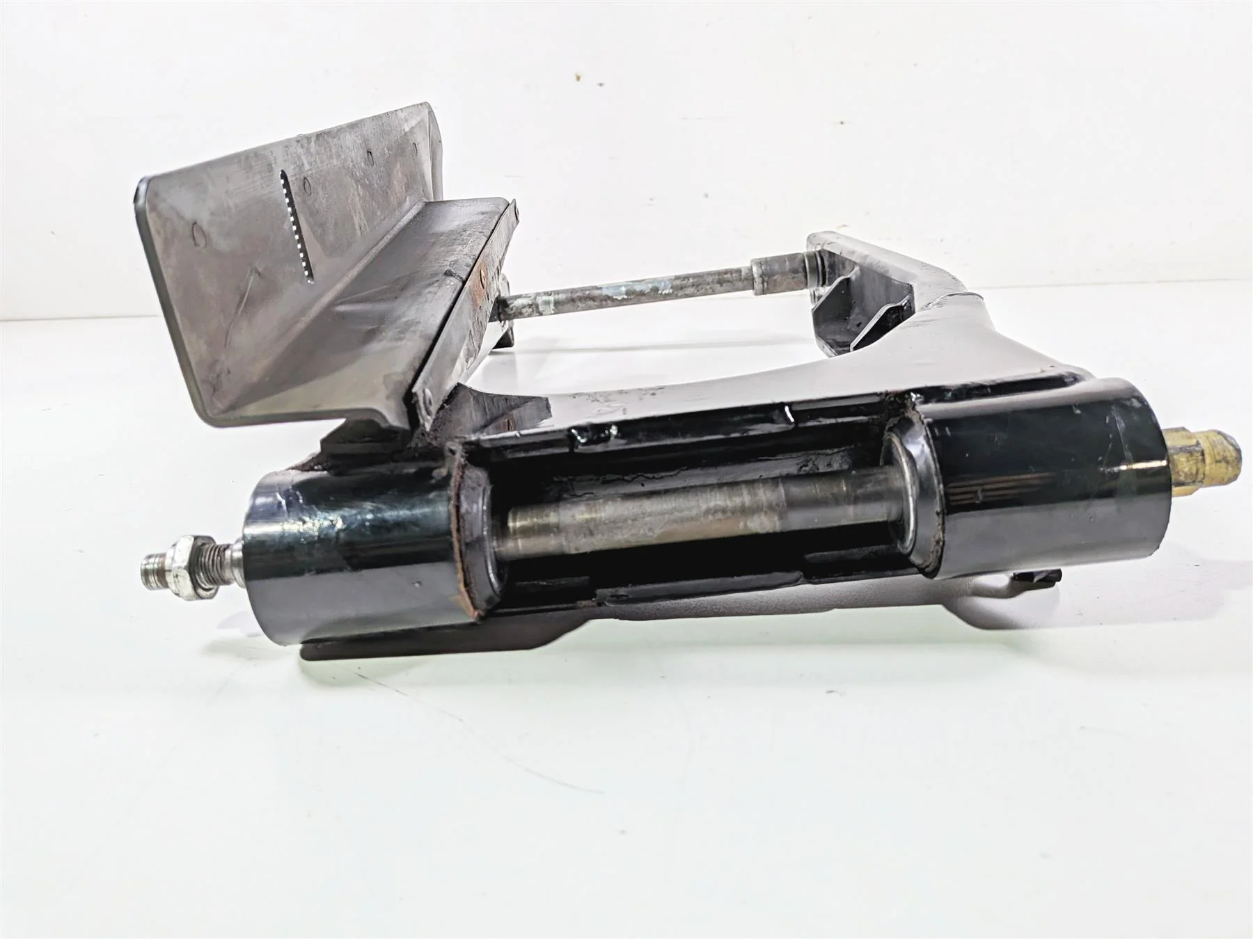 2001 Harley FLHRCI Road King Rear Swing Arm Swingarm & Axle 47549-00 - Image 6