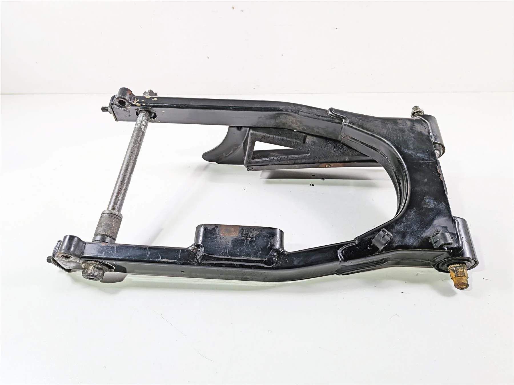 2001 Harley FLHRCI Road King Rear Swing Arm Swingarm & Axle 47549-00 - Image 7
