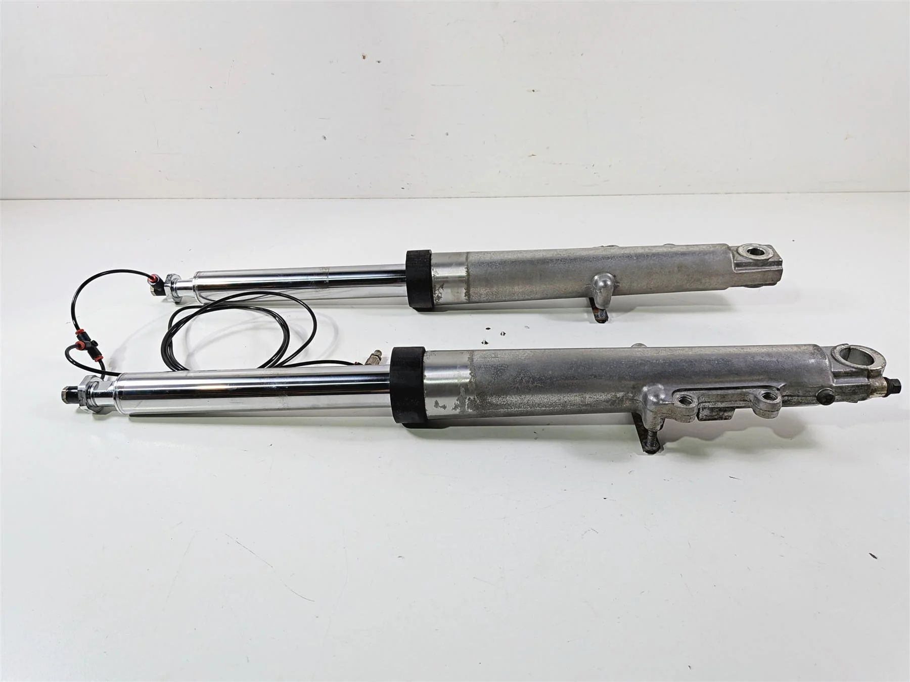 2001 Harley FLHRCI Road King Straight Front Fork Leg Set 41mm -Read 46495-00 - Image 4