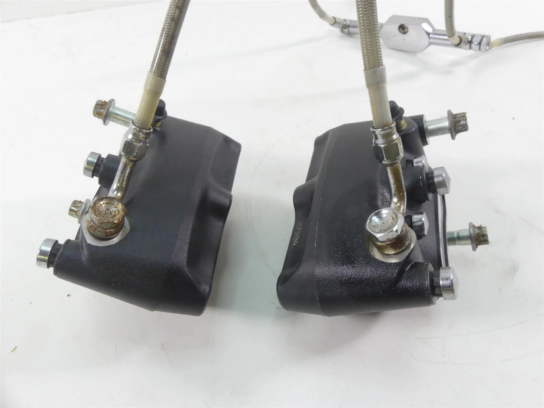 2001 Harley Touring FLHRCI Road King Front Brake Caliper Set 44023-00C 44046-00D - Image 3