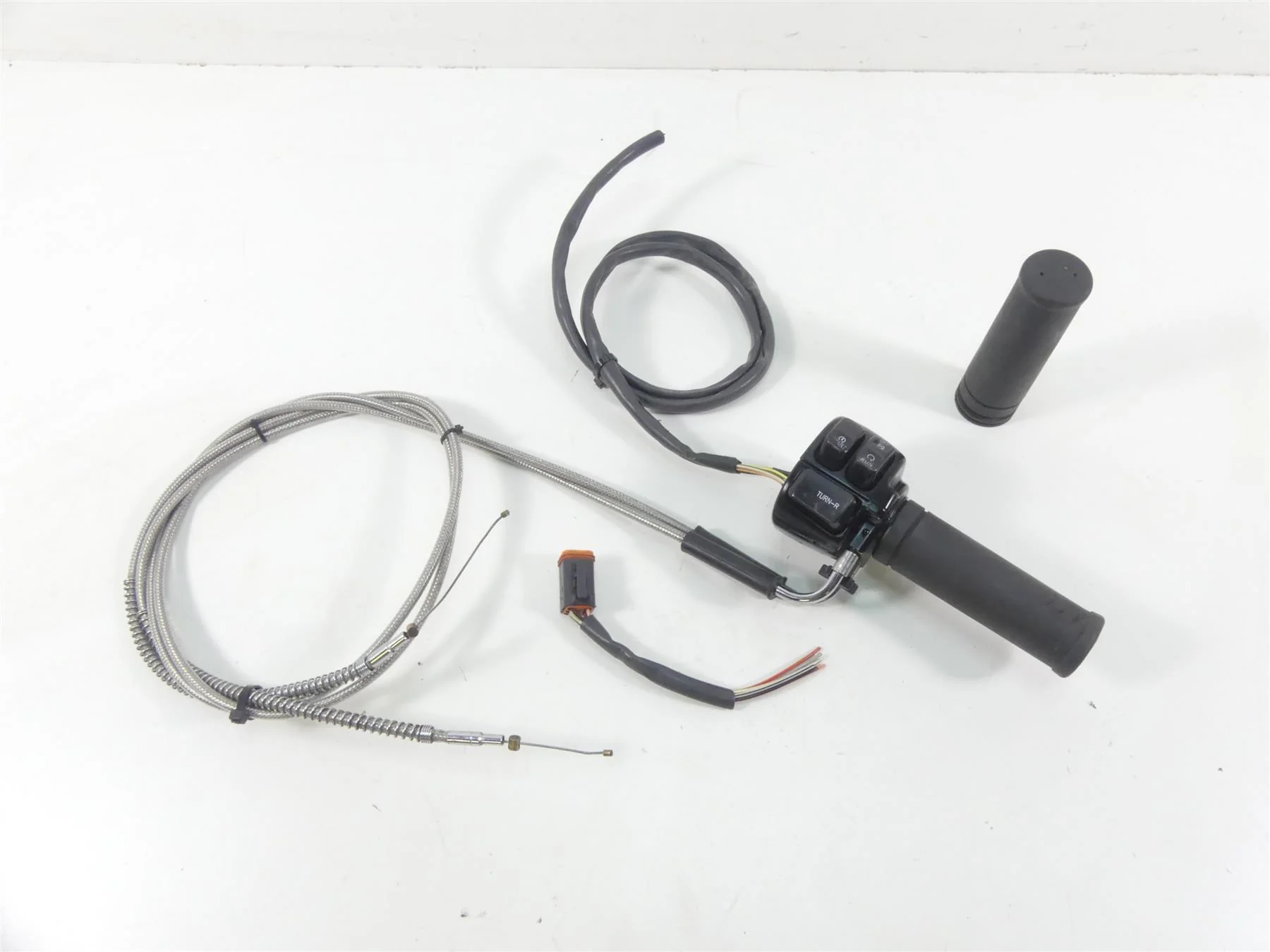 2001 Harley Touring FLHRCI Road King Right Start Stop Control Switch 71684-06A