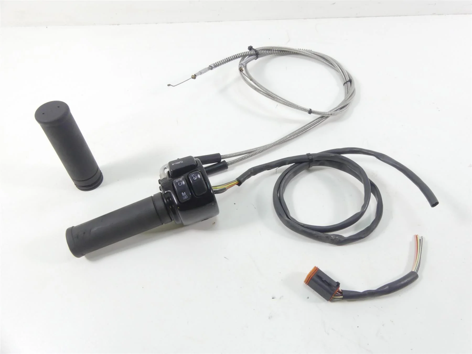 2001 Harley Touring FLHRCI Road King Right Start Stop Control Switch 71684-06A - Image 2