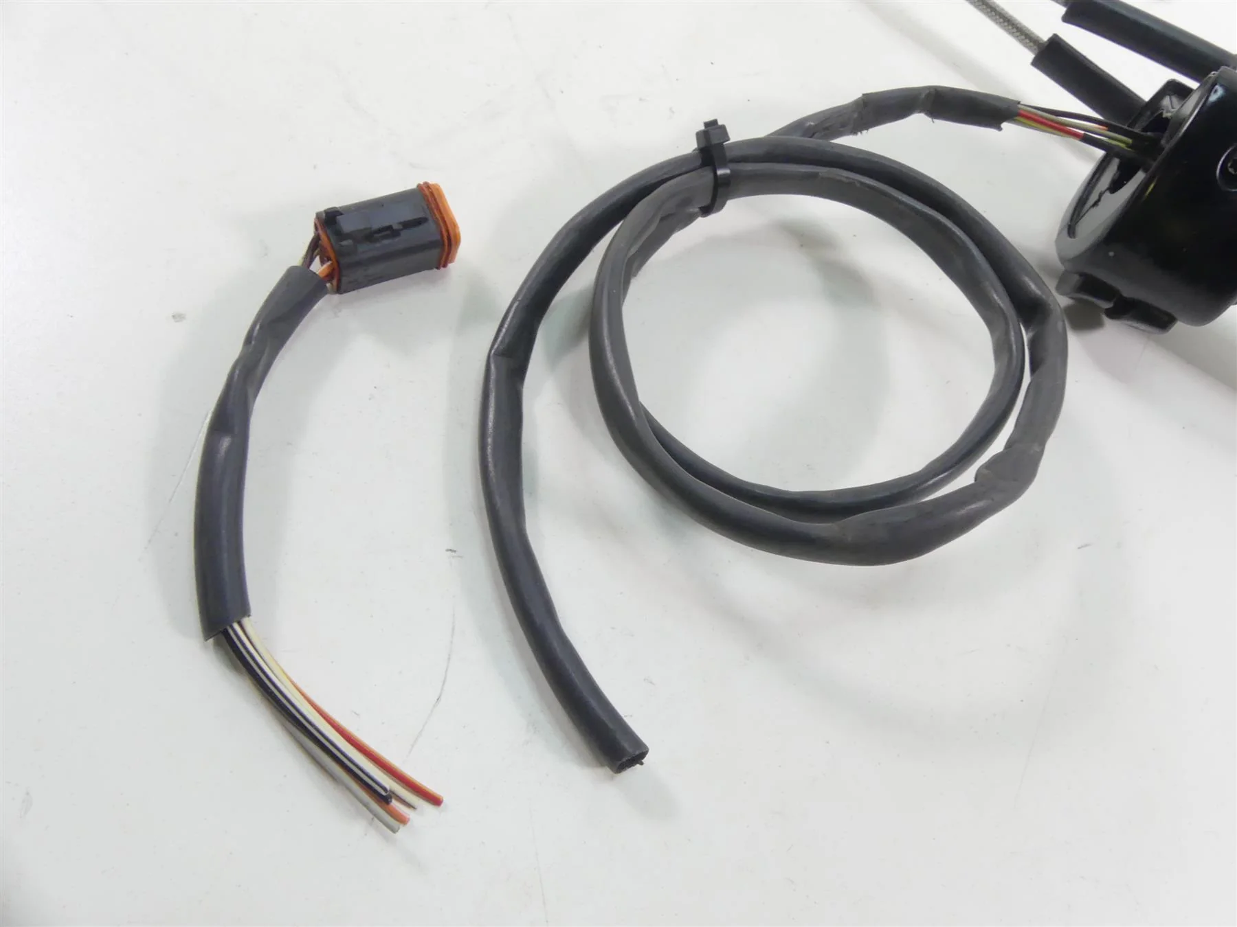 2001 Harley Touring FLHRCI Road King Right Start Stop Control Switch 71684-06A - Image 8