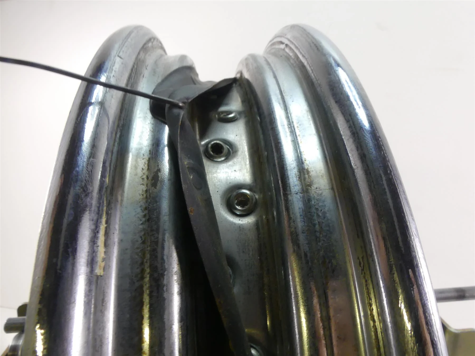 2001 Harley Touring FLHRCI Road King Straight Front Wheel Rim 16x3 43085-97 - Image 11