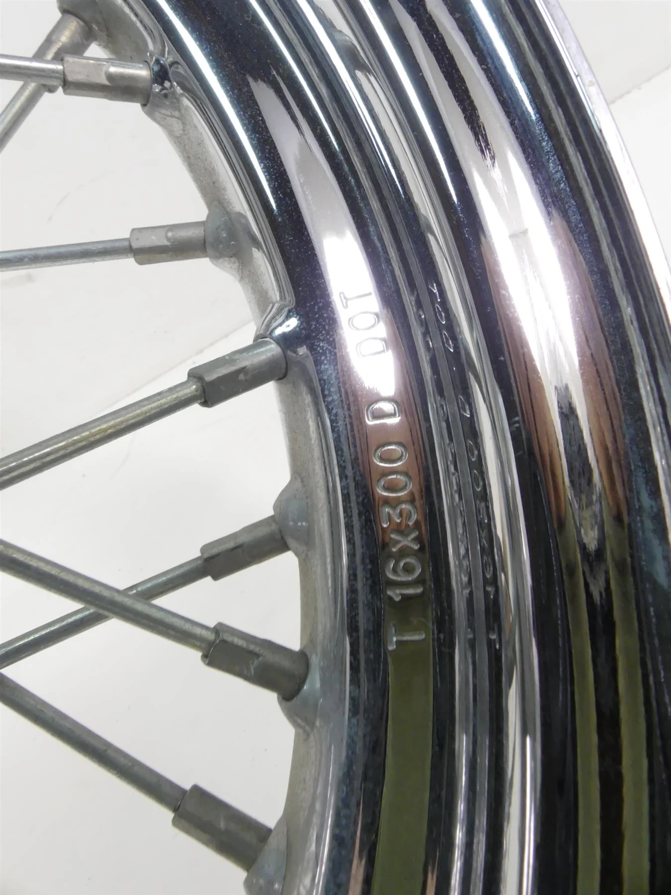 2001 Harley Touring FLHRCI Road King Straight Front Wheel Rim 16x3 43085-97 - Image 2