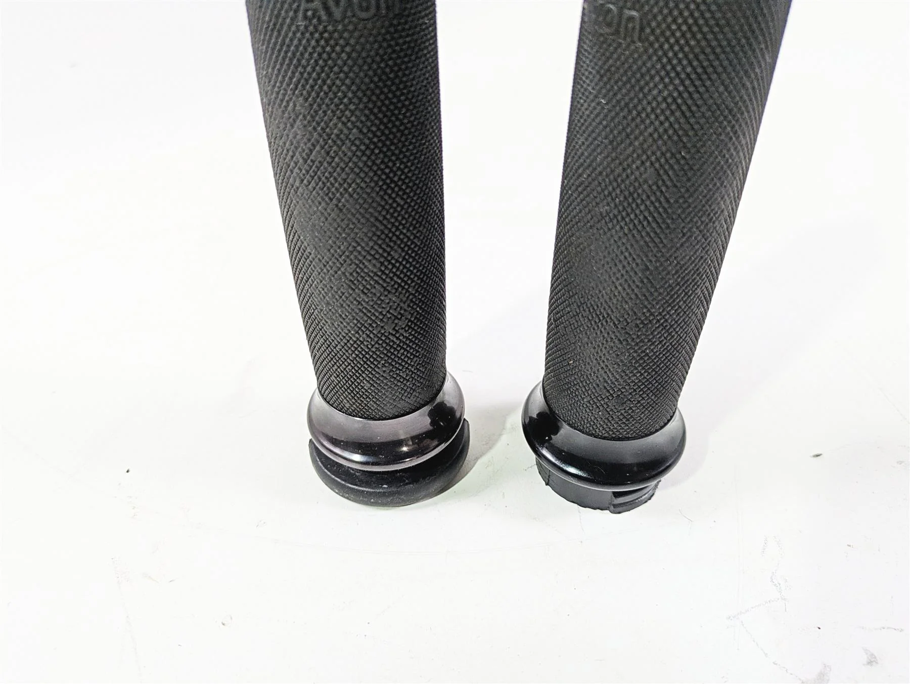 2001 Harley Touring FLHX Street Glide Avon Spike Hand Grip Set Grips 61-0387 - Image 12