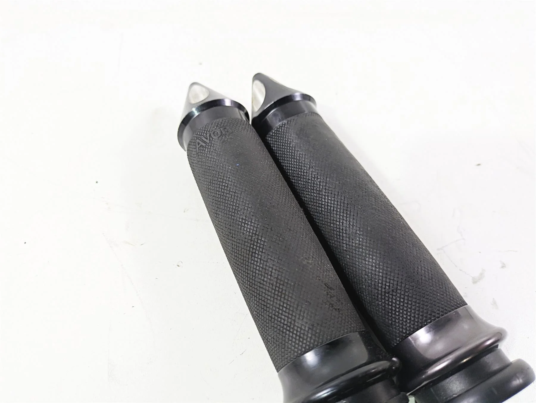 2001 Harley Touring FLHX Street Glide Avon Spike Hand Grip Set Grips 61-0387 - Image 7