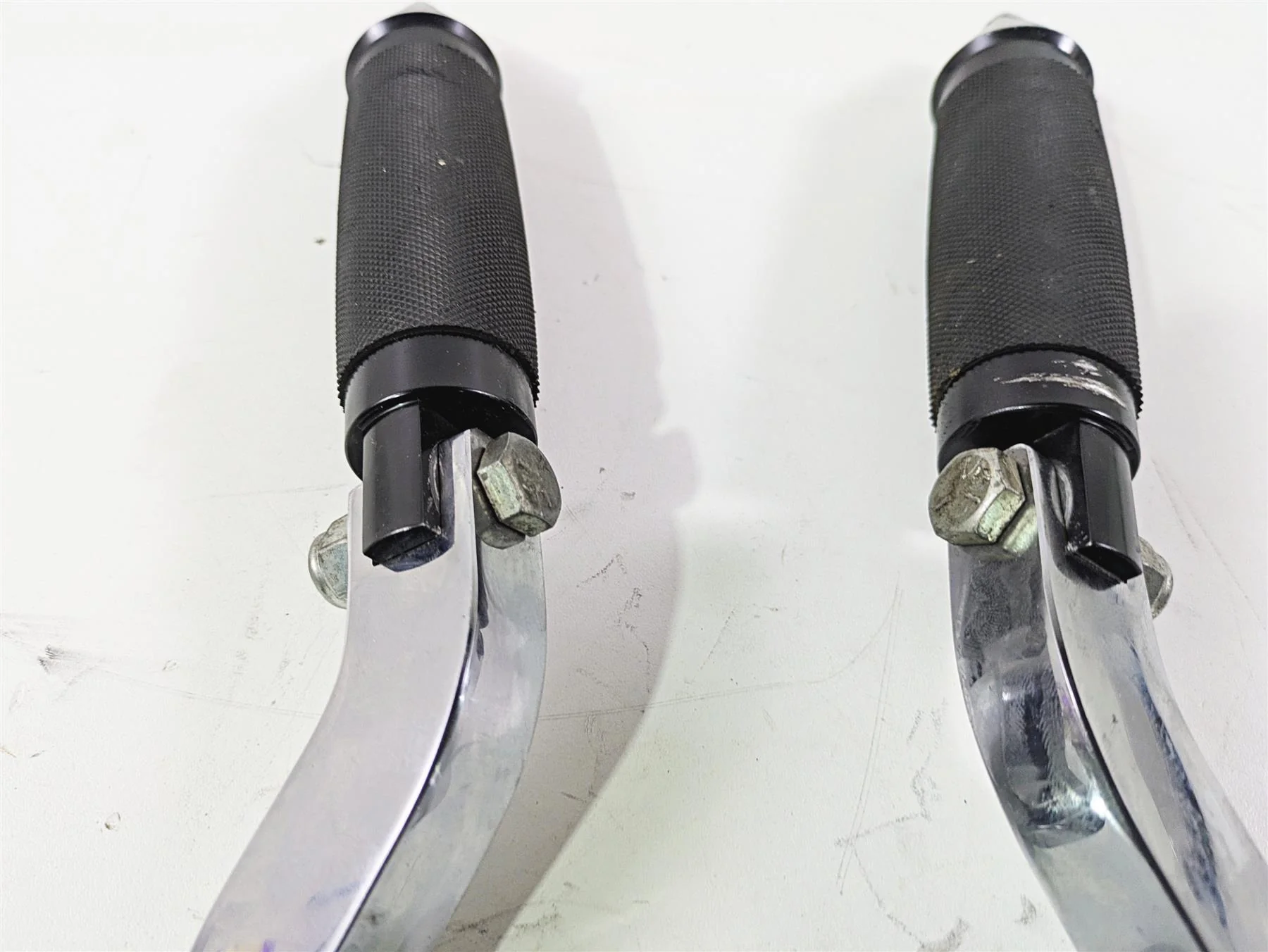 2001 Harley Touring FLHX Street Glide Avon Spike Rear Footpeg Set & Chrome Mount - Image 5