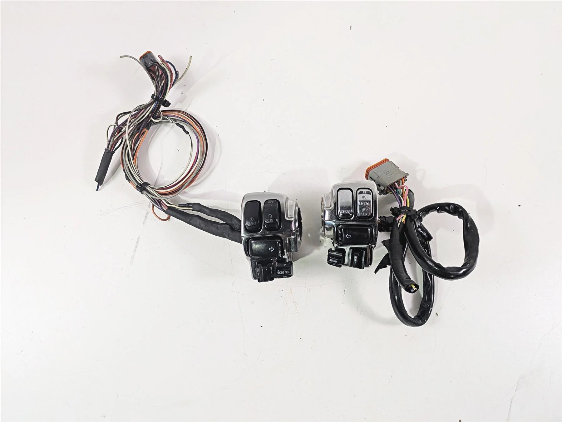 2001 Harley Touring FLHX Street Glide Chrome Control Switch Set 71685-06A