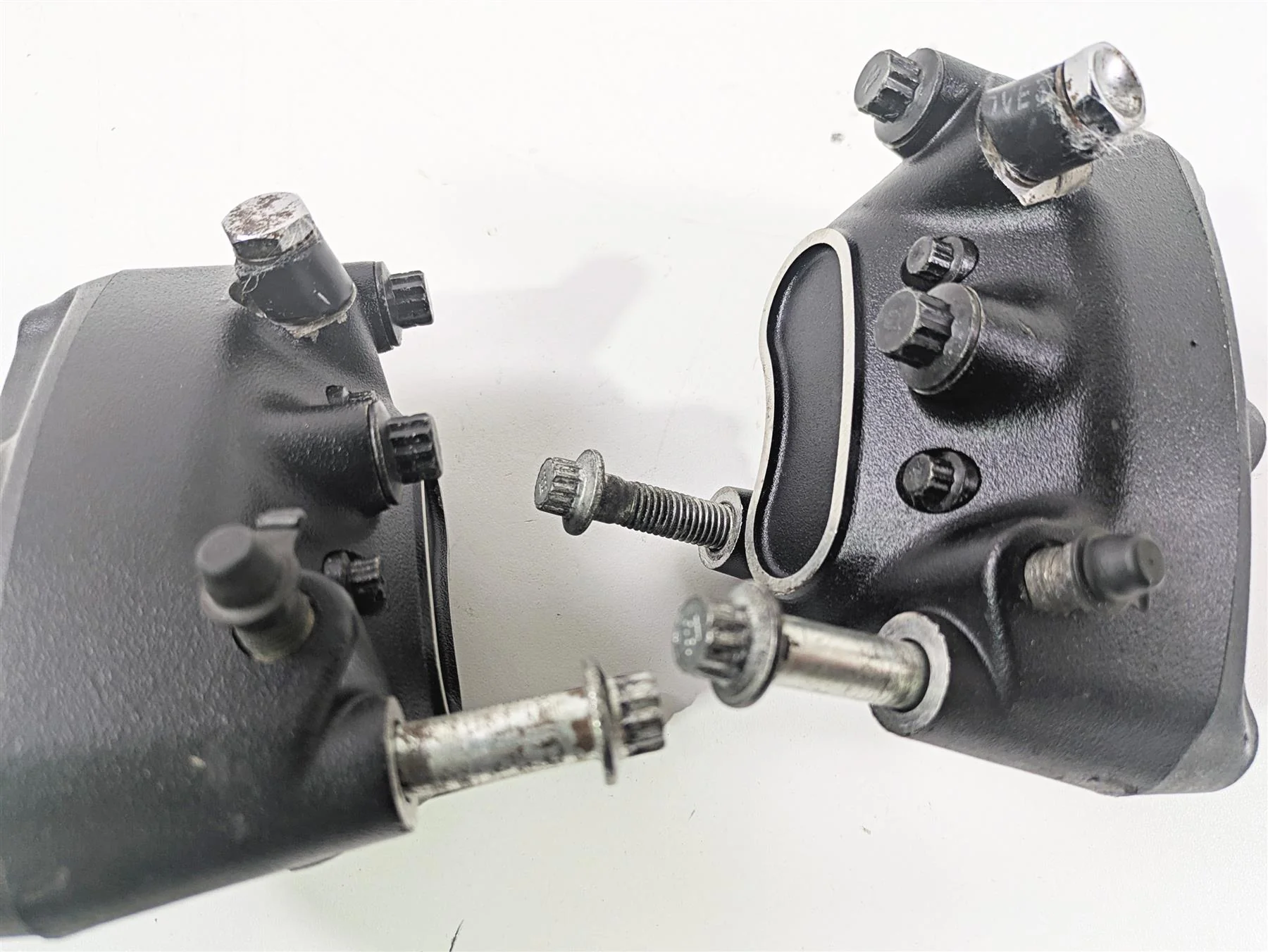 2001 Harley Touring FLHX Street Glide Front Brake Caliper Set 44023-00 44046-00 - Image 12