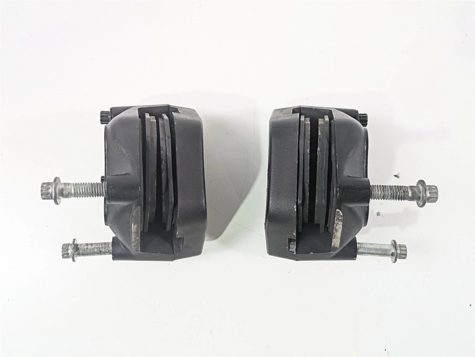 2001 Harley Touring FLHX Street Glide Front Brake Caliper Set 44023-00 44046-00 - Image 8