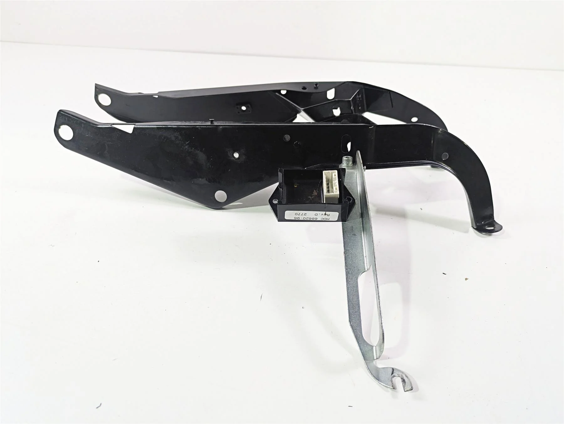 2001 Harley Touring FLHX Street Glide Front Fairing Mount Set - Read 58478-96 - Image 3