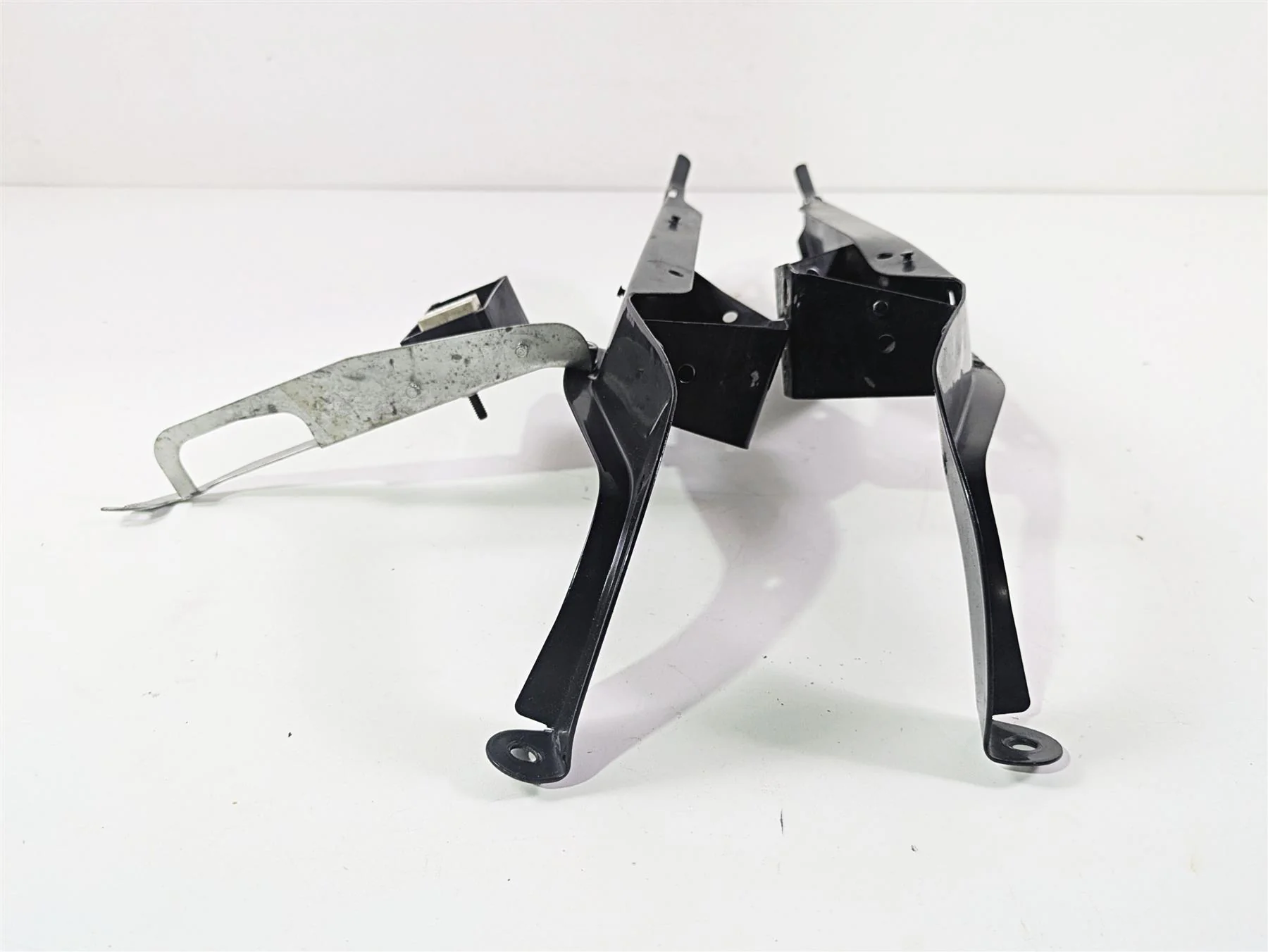 2001 Harley Touring FLHX Street Glide Front Fairing Mount Set - Read 58478-96 - Image 4