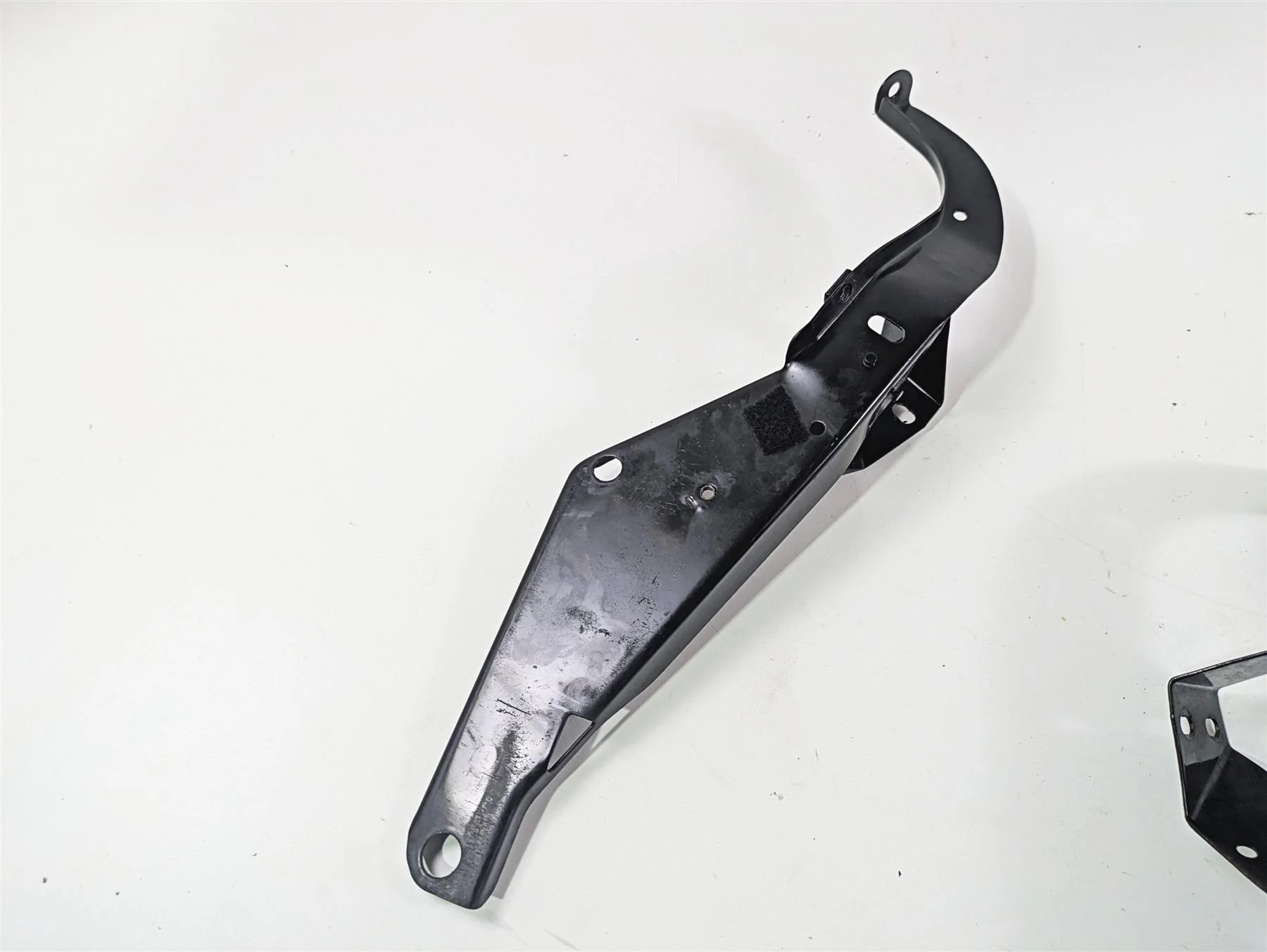 2001 Harley Touring FLHX Street Glide Front Fairing Mount Set - Read 58478-96 - Image 9