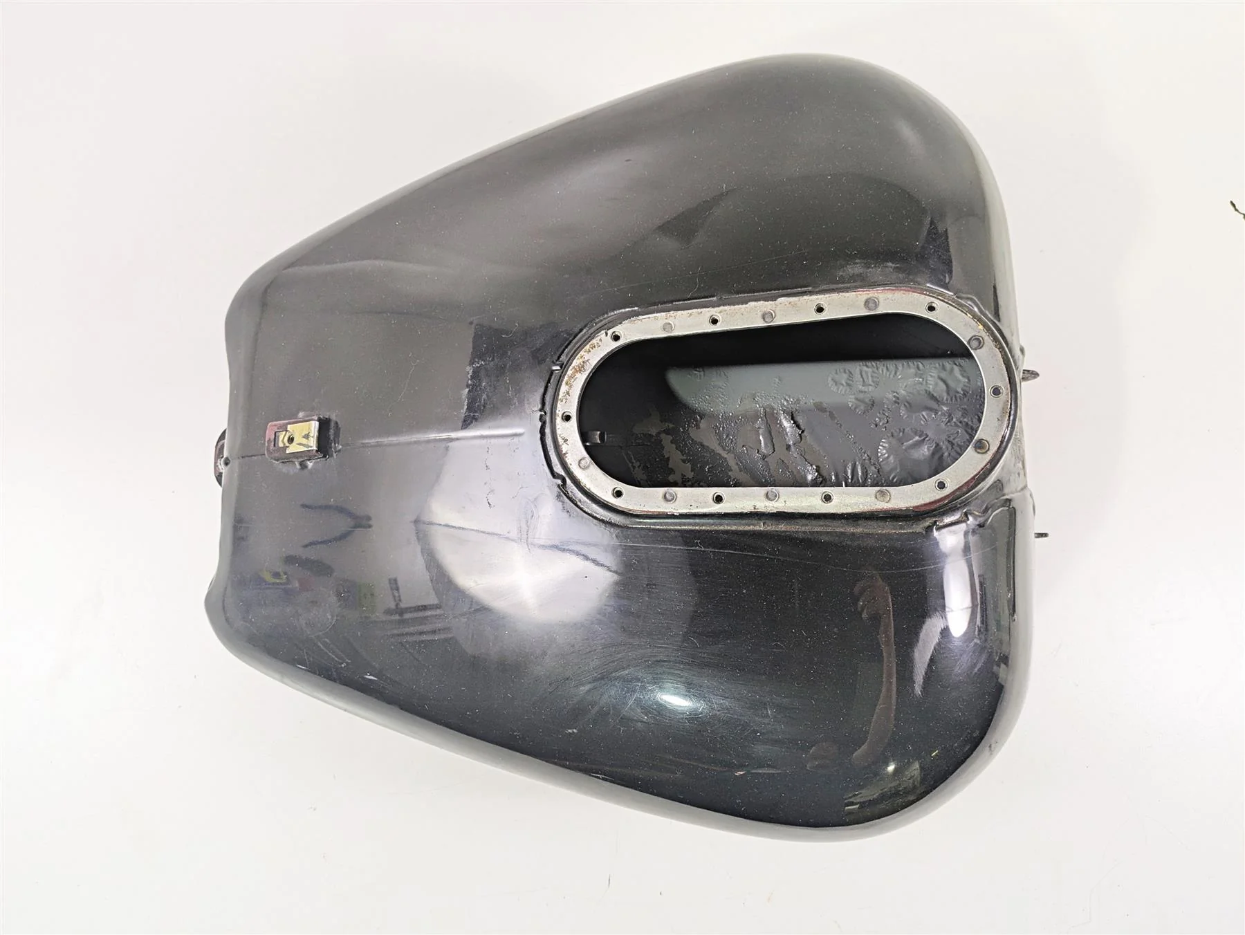 2001 Harley Touring FLHX Street Glide Fuel Gas Petrol Tank - Dented 61356-00 - Image 3