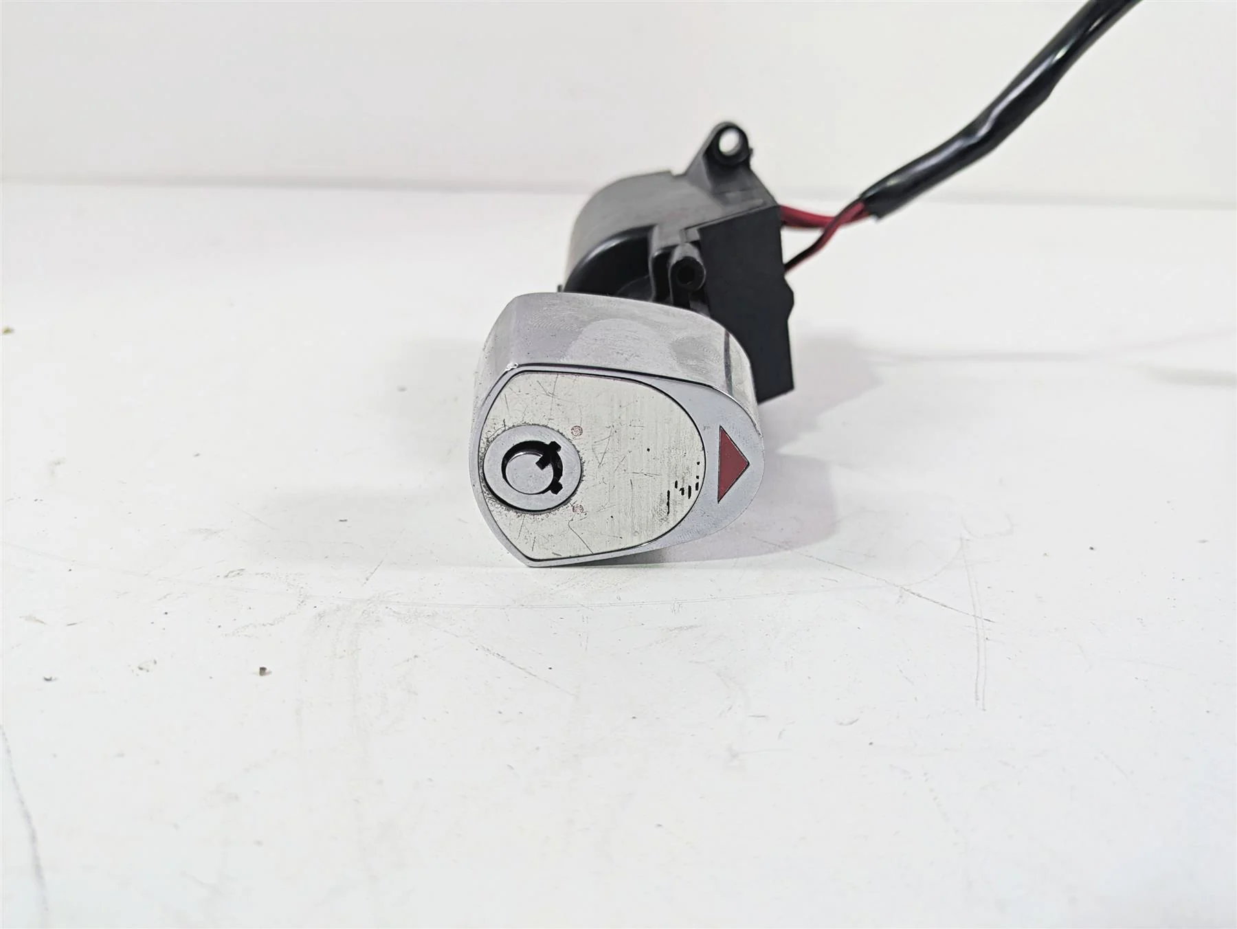 2001 Harley Touring FLHX Street Glide Ignition Switch - Vin 71526-93B - Image 2