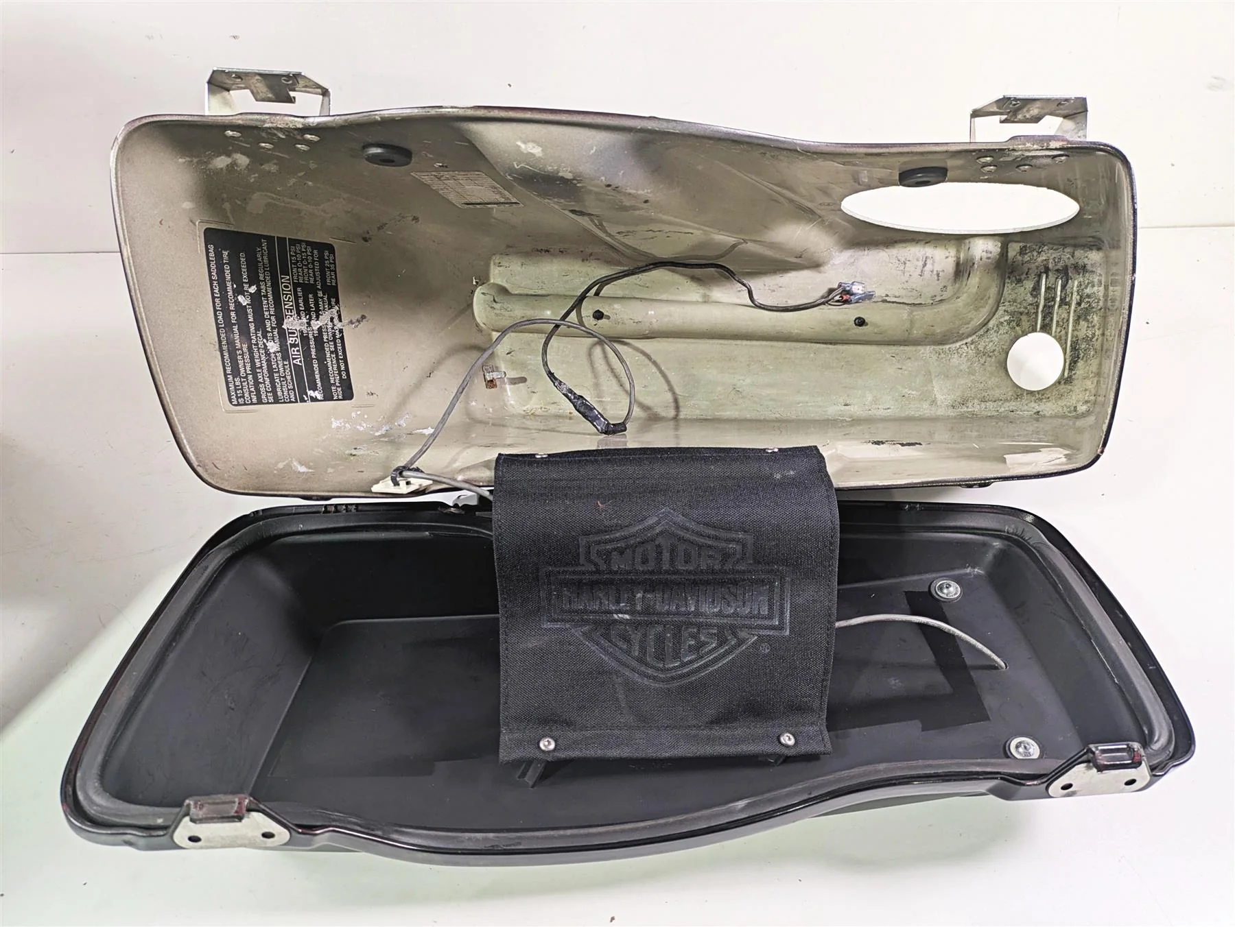 2001 Harley Touring FLHX Street Glide Left Right Saddlebag Set 90752-93 90753-93 - Image 6