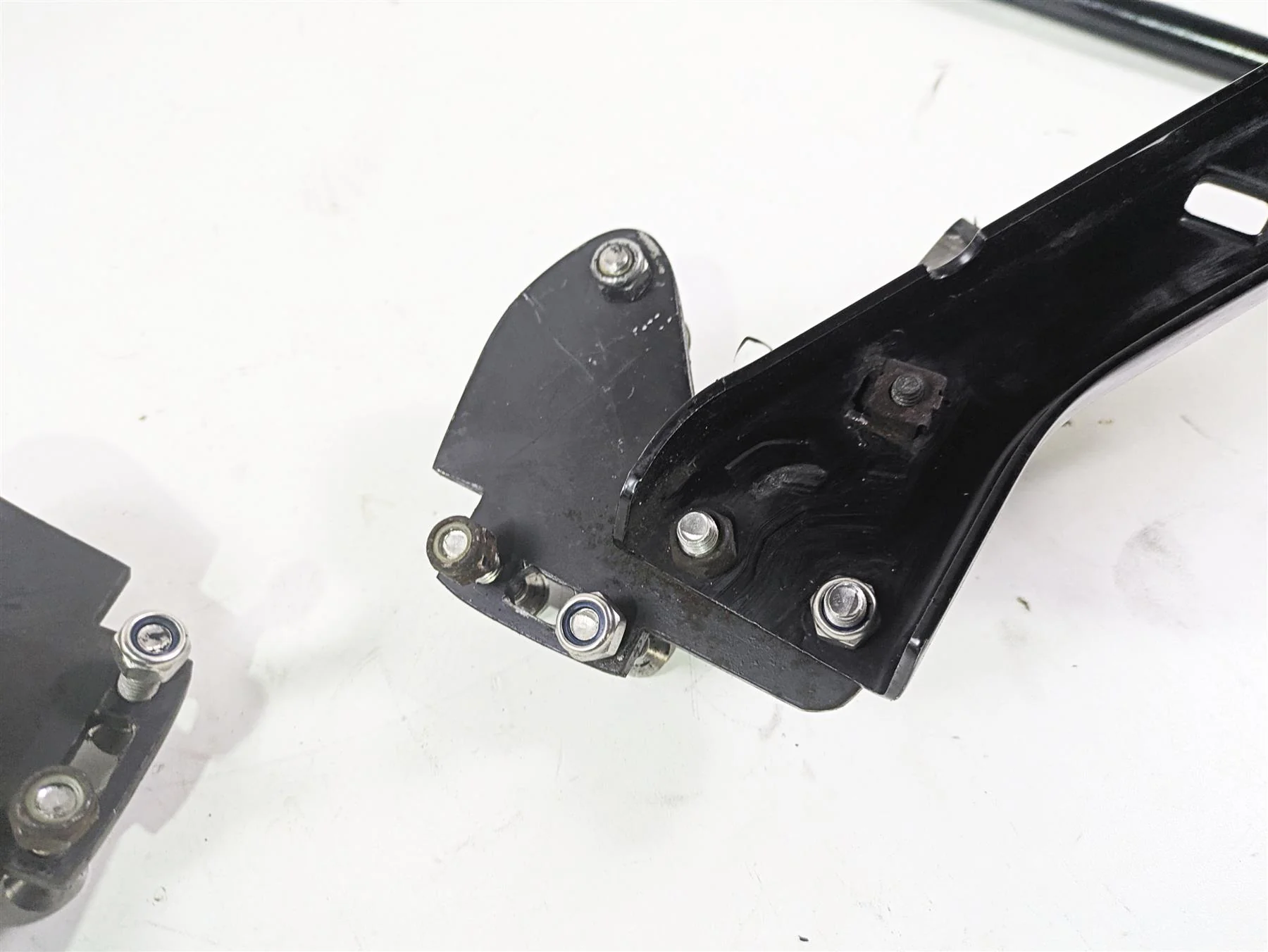 2001 Harley Touring FLHX Street Glide Rear Black Saddle Bag Rack Support Set - Image 9