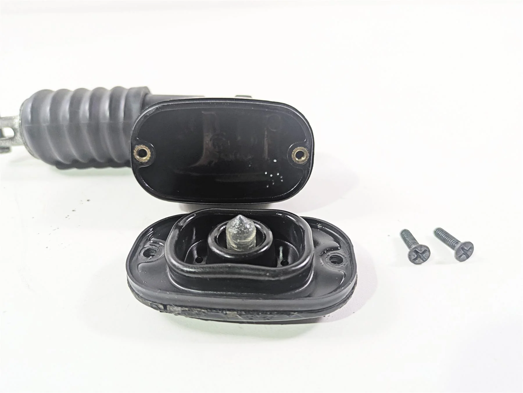 2001 Harley Touring FLHX Street Glide Rear Brake Master Cylinder 41755-99F - Image 7